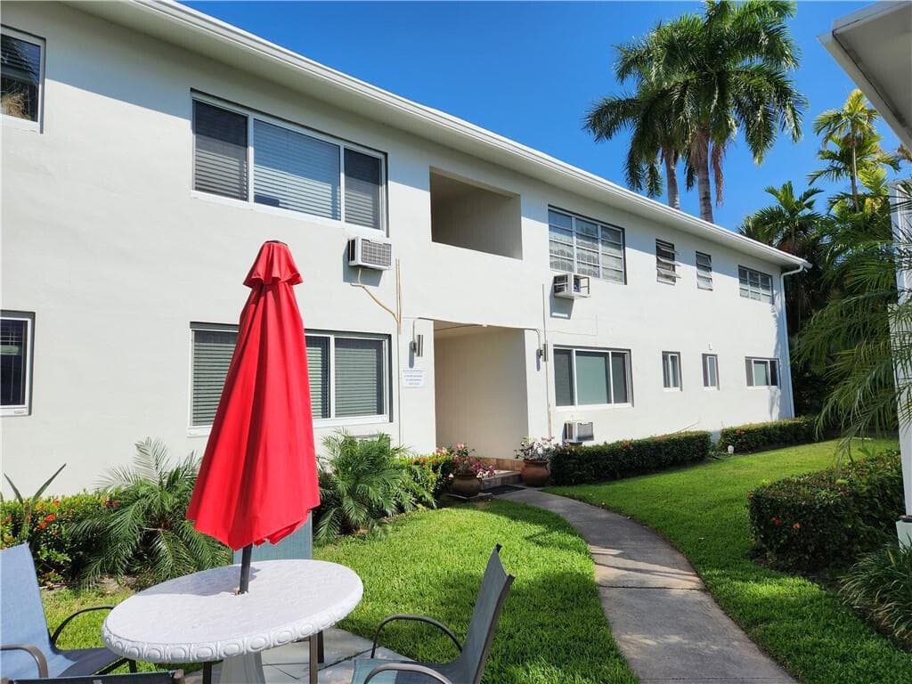 624 Antioch Avenue 18, Fort Lauderdale, FL 33304 — photo 1 of 12