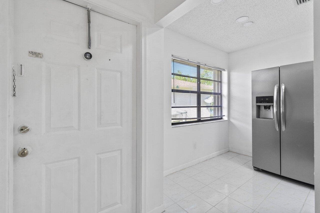 1620 Granfern Avenue 1620, West Palm Beach, FL 33415 — photo 5 of 35