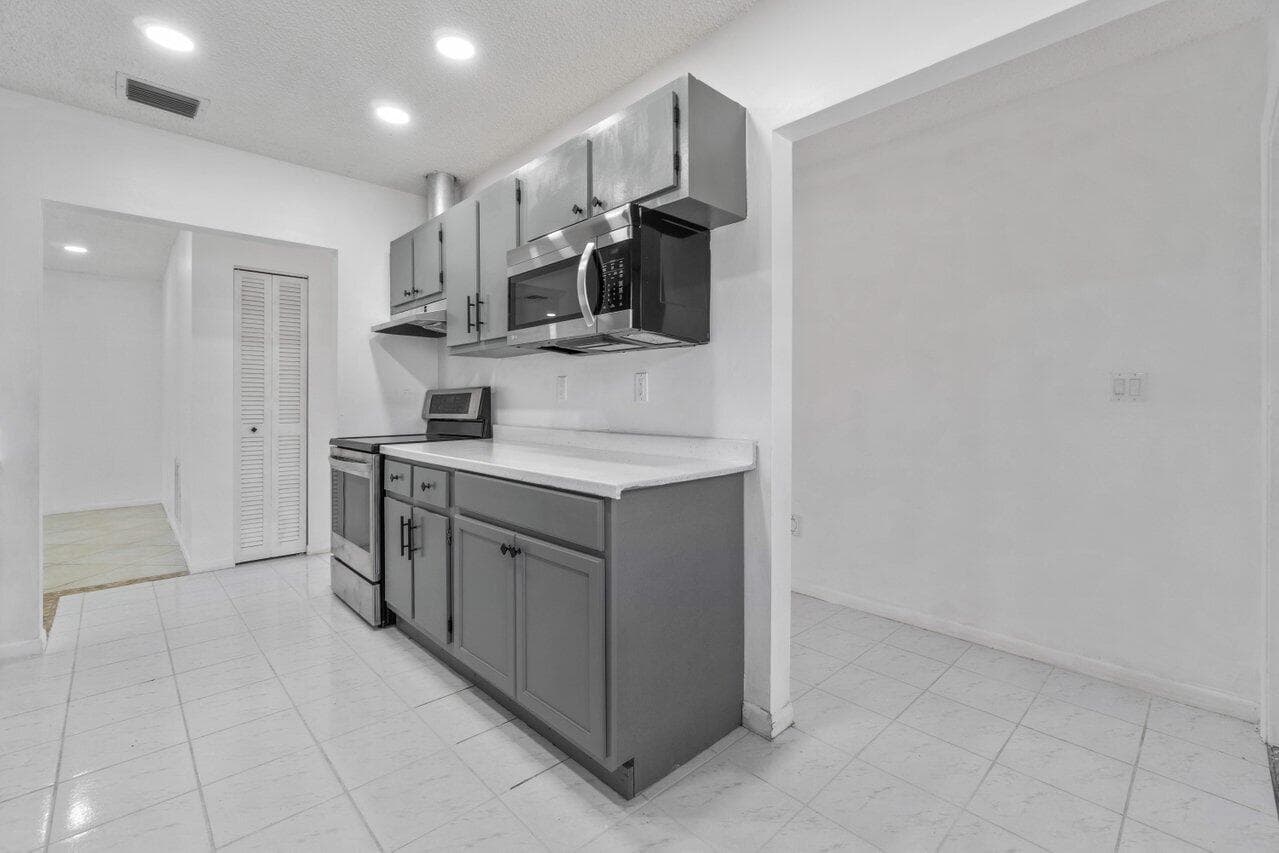 1620 Granfern Avenue 1620, West Palm Beach, FL 33415 — photo 9 of 35