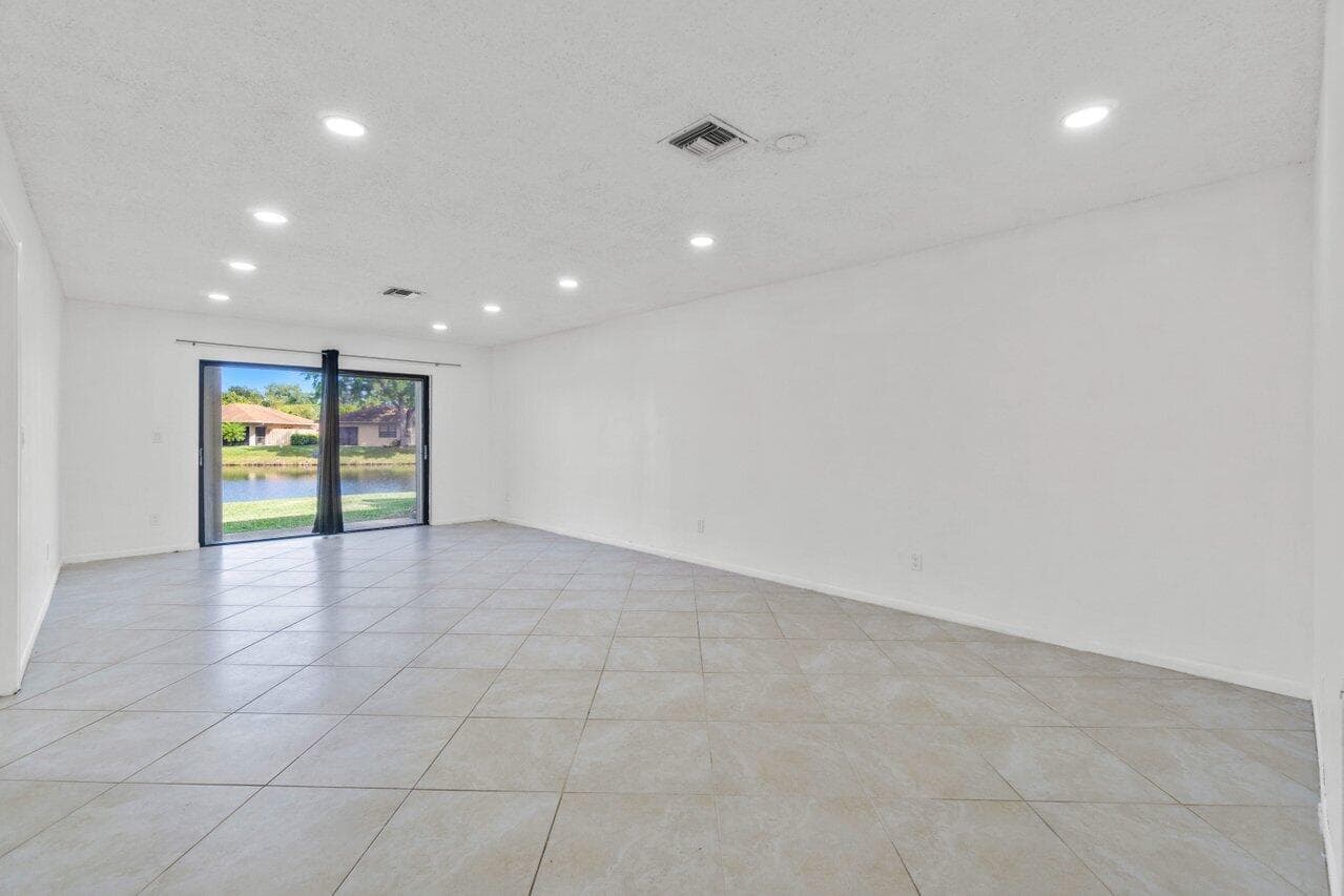 1620 Granfern Avenue 1620, West Palm Beach, FL 33415 — photo 11 of 35