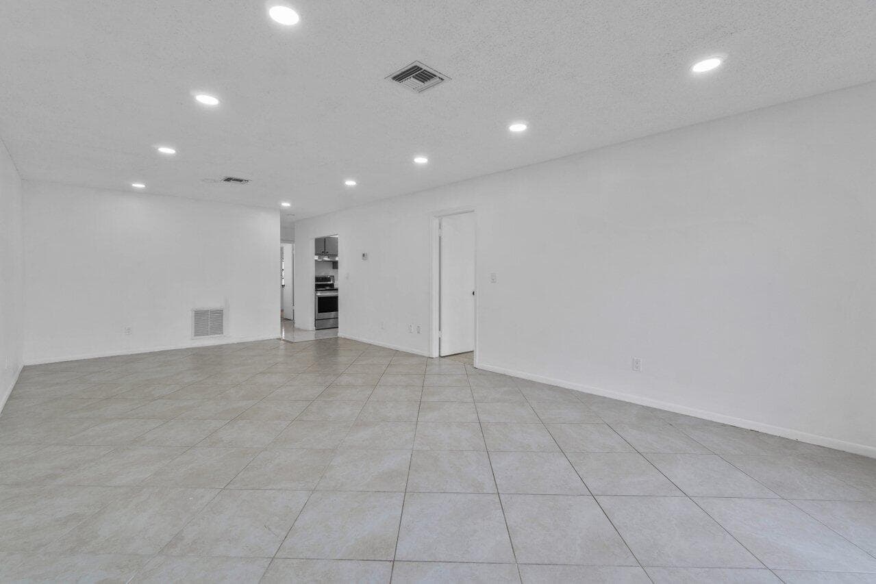1620 Granfern Avenue 1620, West Palm Beach, FL 33415 — photo 13 of 35