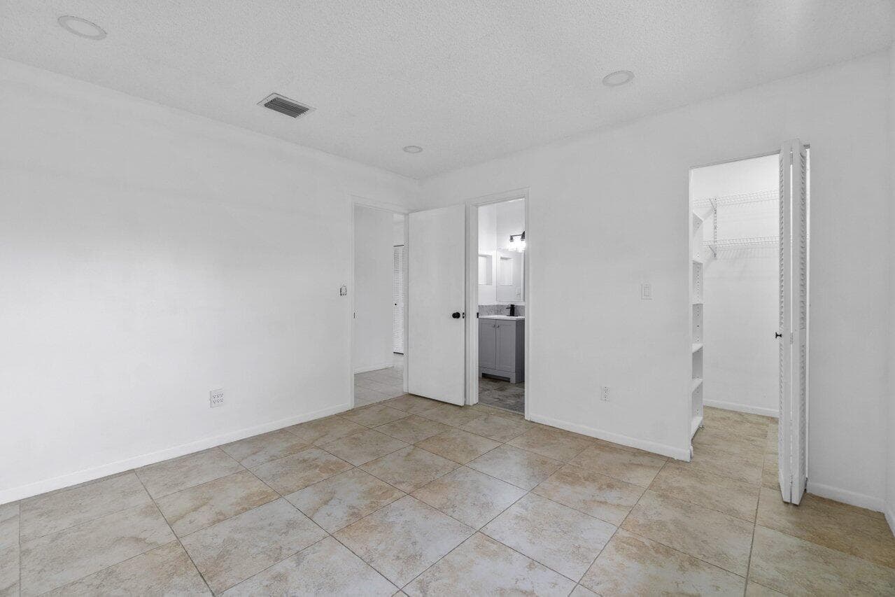 1620 Granfern Avenue 1620, West Palm Beach, FL 33415 — photo 15 of 35