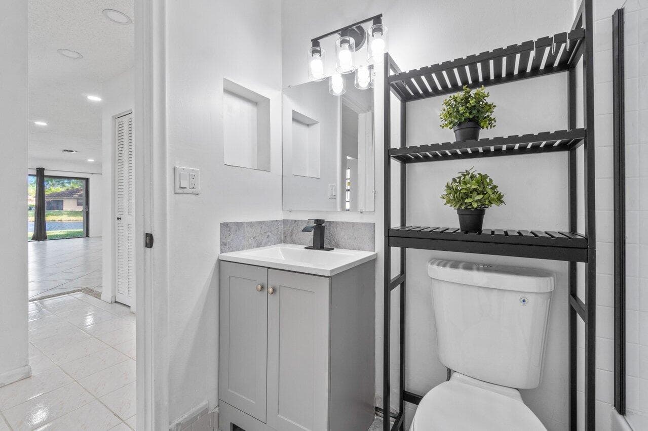 1620 Granfern Avenue 1620, West Palm Beach, FL 33415 — photo 16 of 35