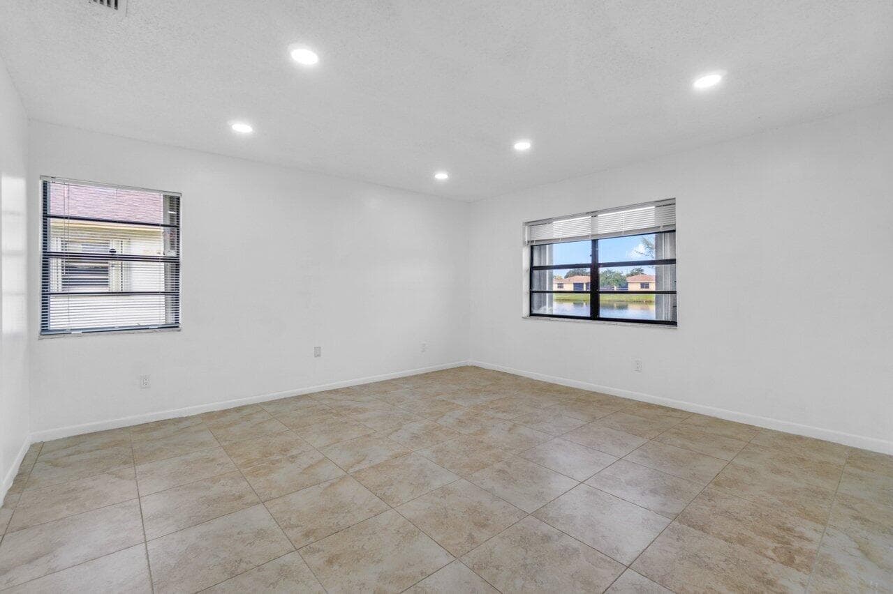 1620 Granfern Avenue 1620, West Palm Beach, FL 33415 — photo 18 of 35