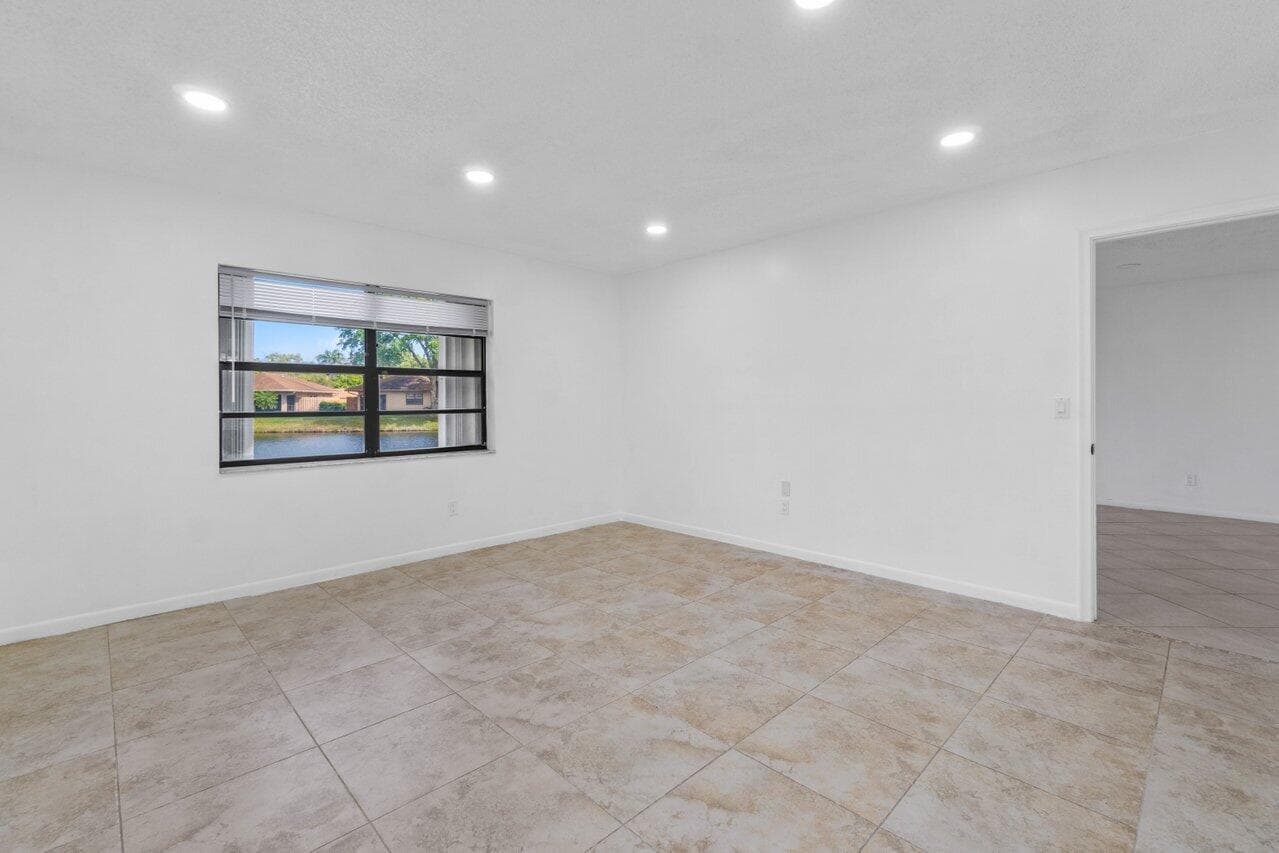 1620 Granfern Avenue 1620, West Palm Beach, FL 33415 — photo 21 of 35