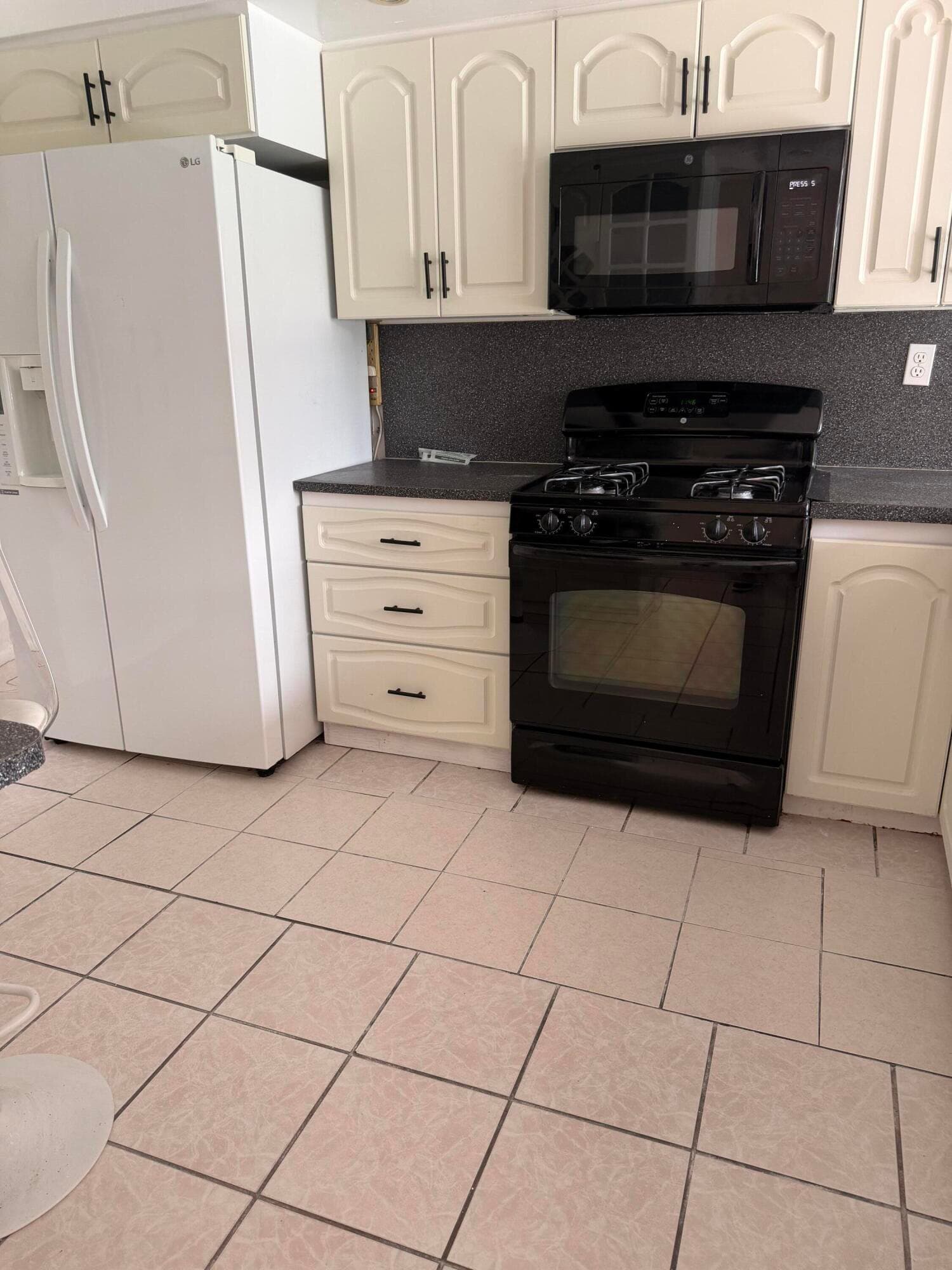 7648 Alhambra Boulevard, Miramar, FL 33023 — photo 10 of 17