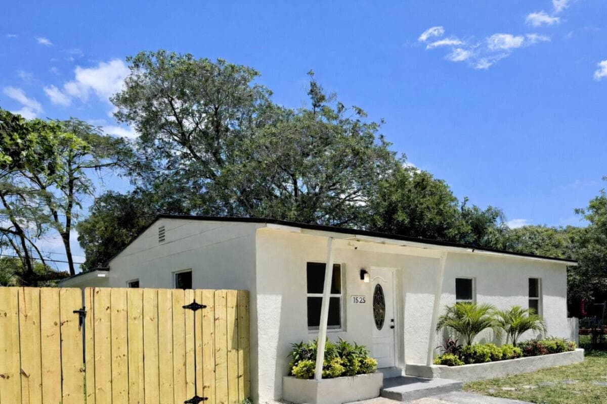1525 NW 14th Court, Fort Lauderdale, FL 33311 — photo 1 of 14