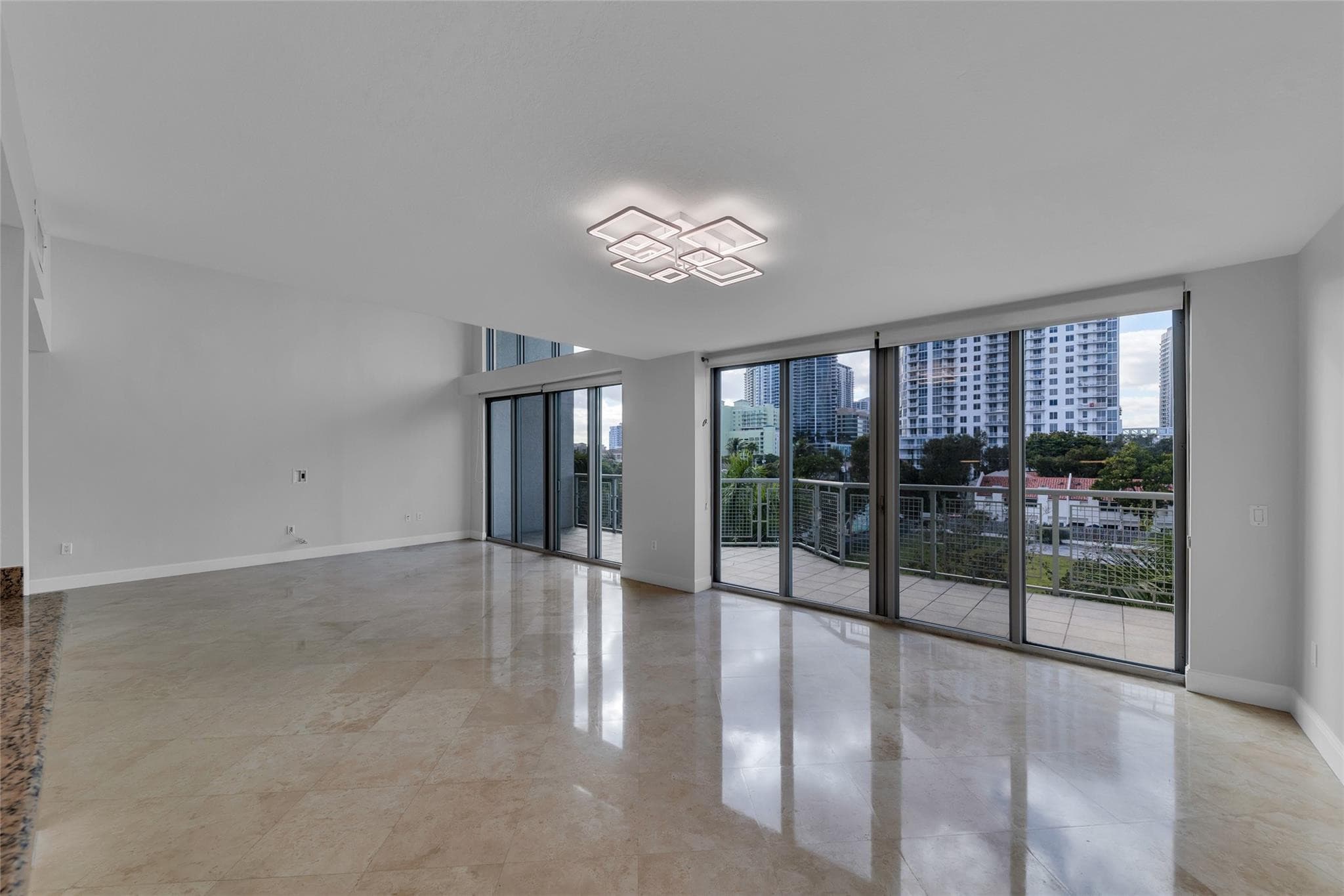 900 SE 2nd Street 502, Fort Lauderdale, FL 33301 — photo 5 of 27