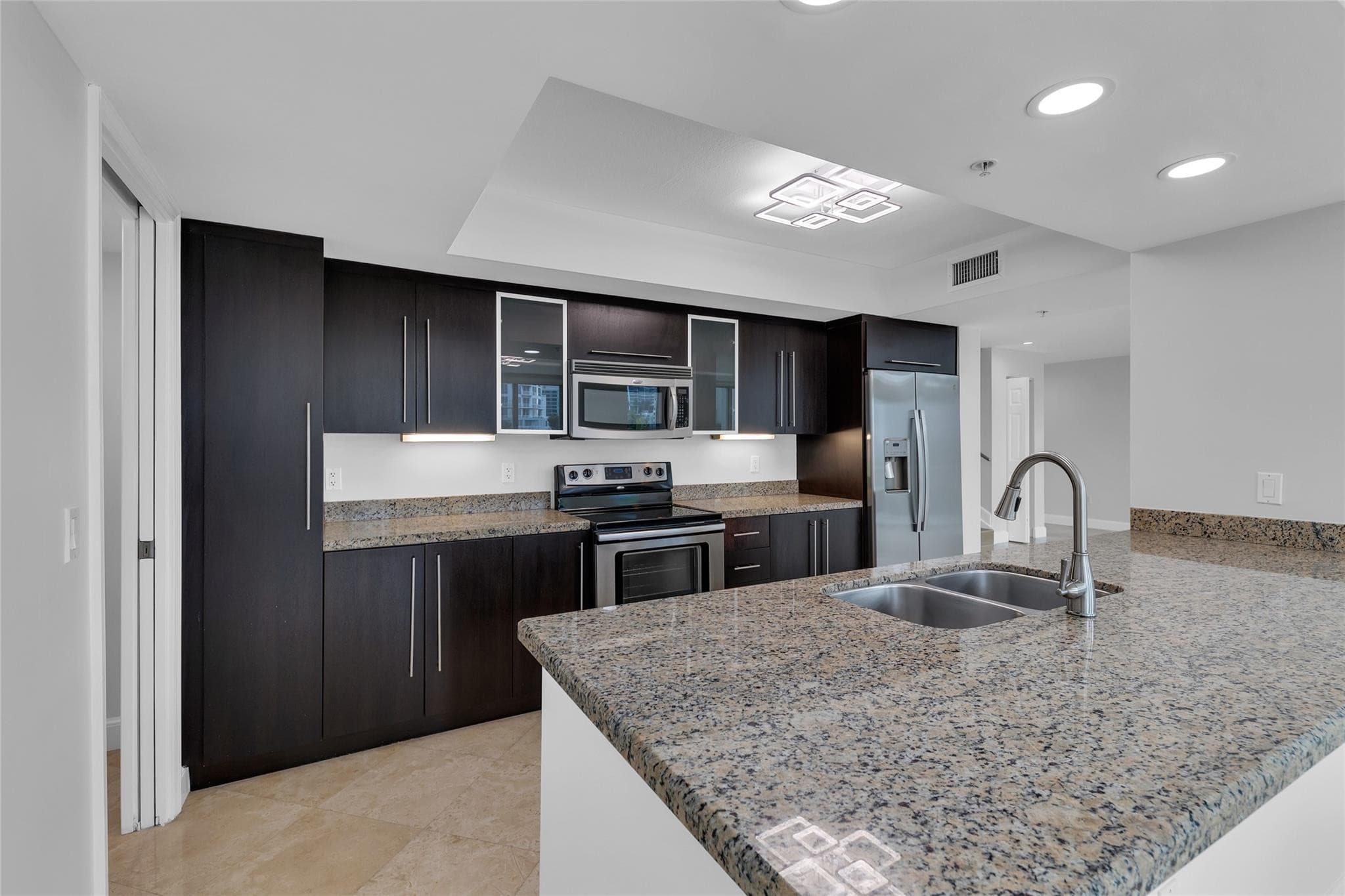 900 SE 2nd Street 502, Fort Lauderdale, FL 33301 — photo 6 of 27