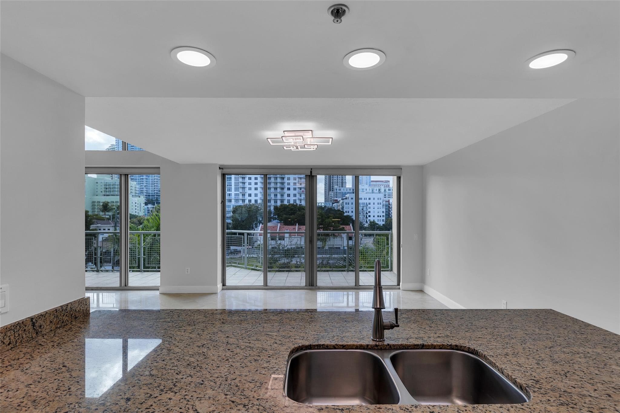 900 SE 2nd Street 502, Fort Lauderdale, FL 33301 — photo 8 of 27
