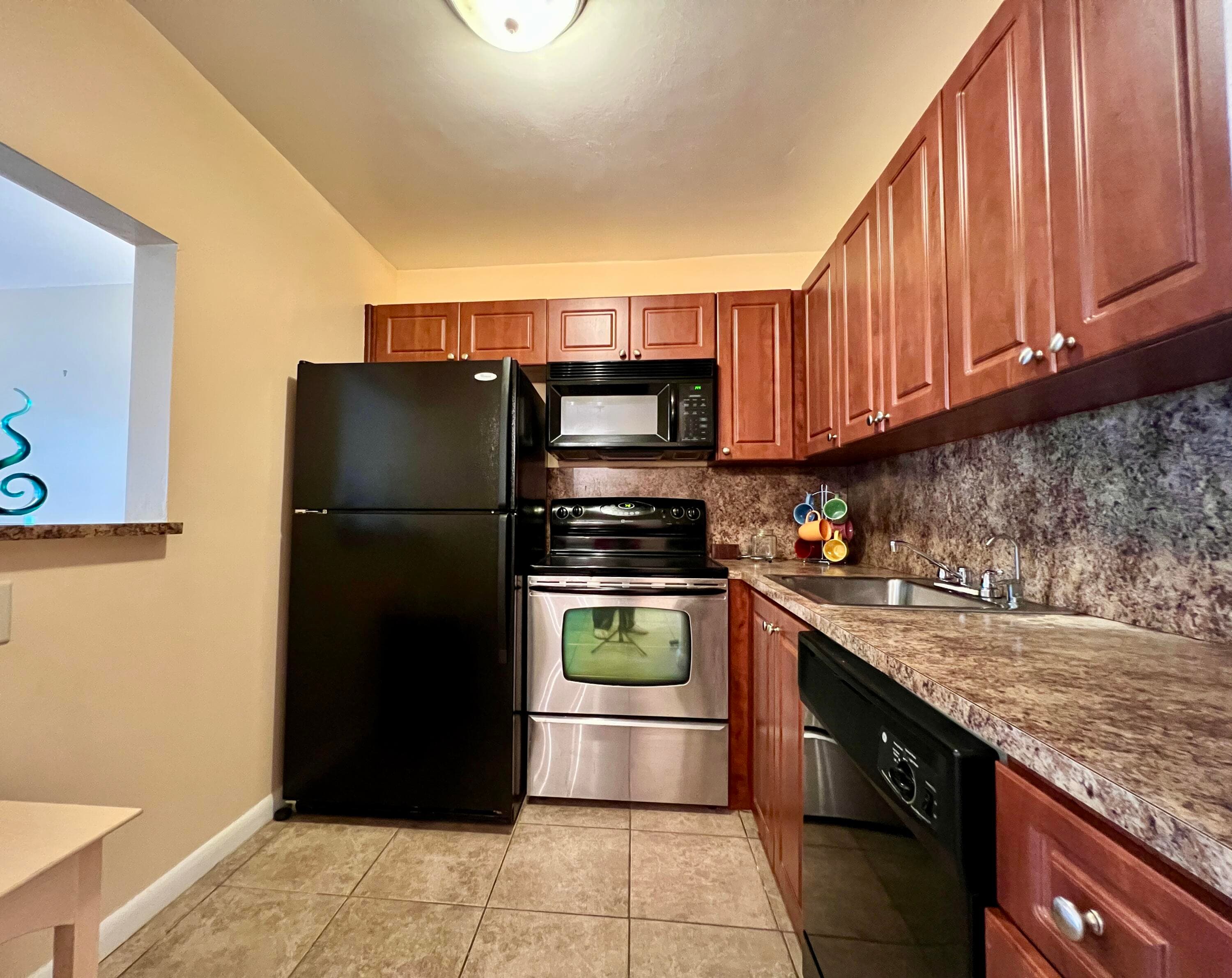 142 Cambridge F, West Palm Beach, FL 33417 — photo 2 of 18