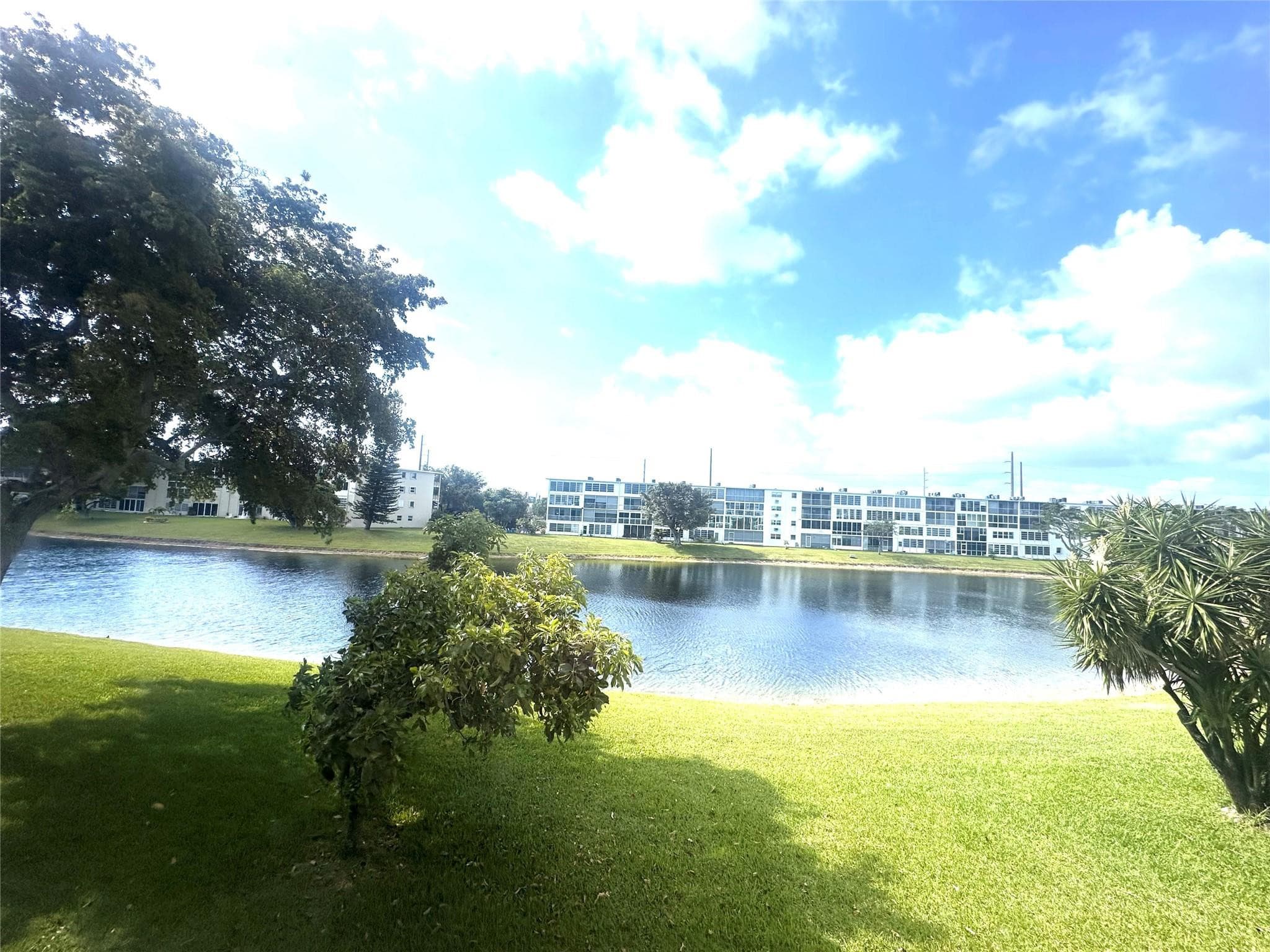 2004 Harwood C 2004, Deerfield Beach, FL 33442 — photo 1 of 57