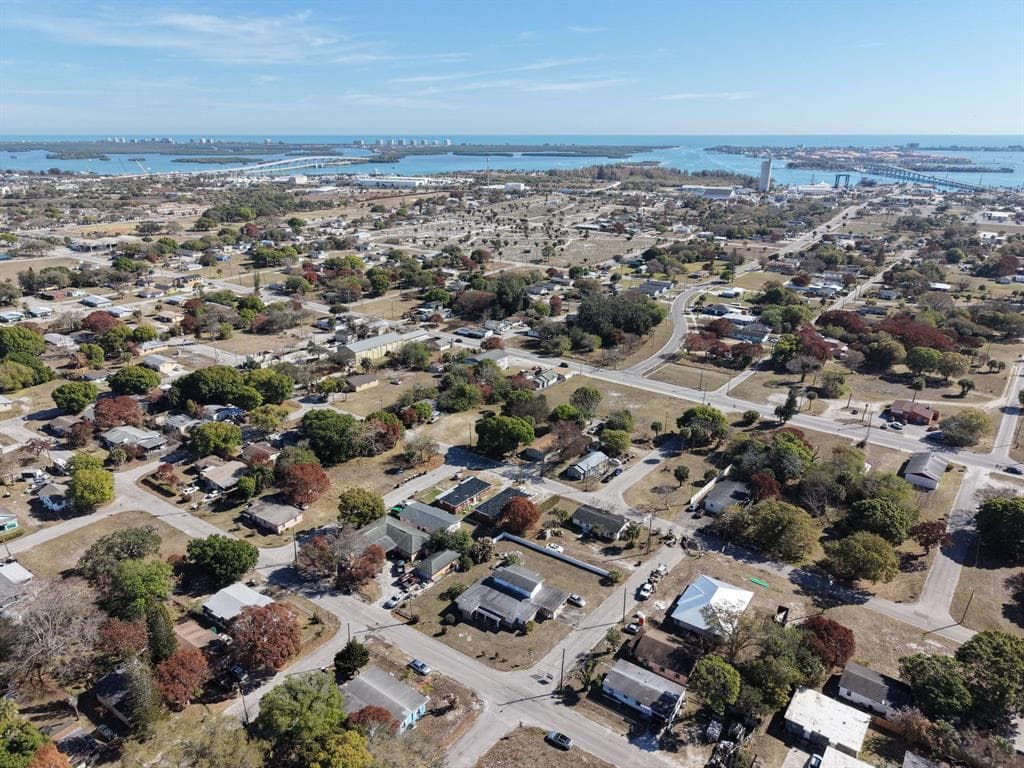 802 N 15th Street, Fort Pierce, FL 34950 — photo 7 of 8