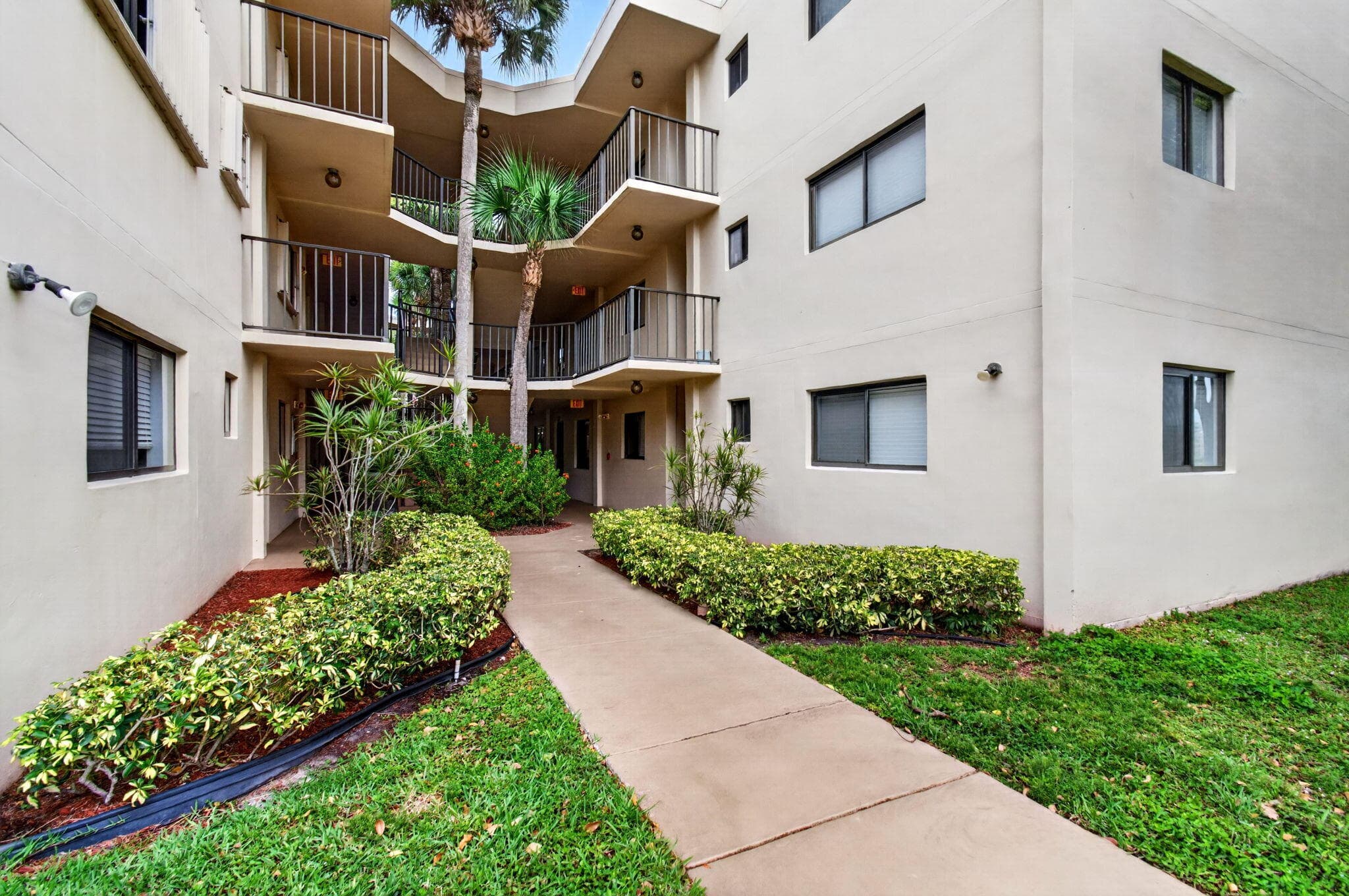 5280 Las Verdes Circle 112, Delray Beach, FL 33484 — photo 4 of 81