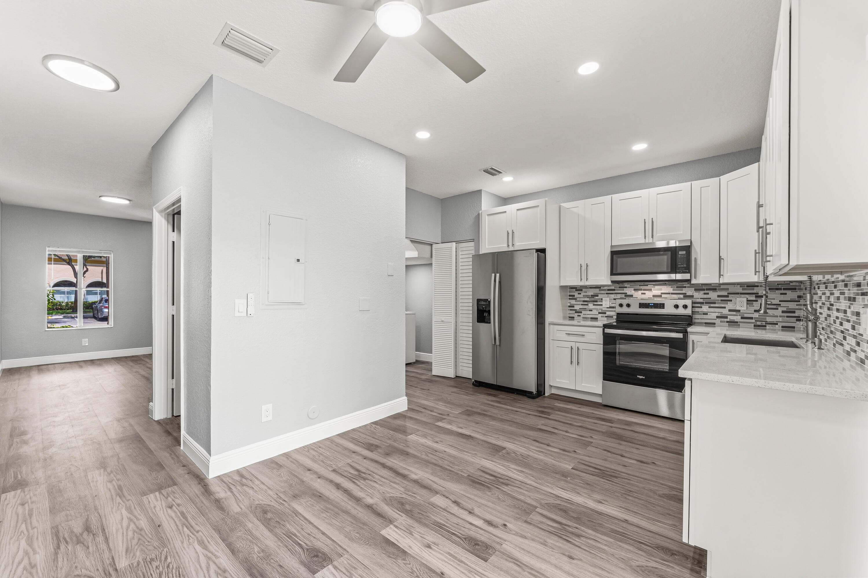 205 S Santa Catalina Circle 205, North Lauderdale, FL 33068 — photo 8 of 33