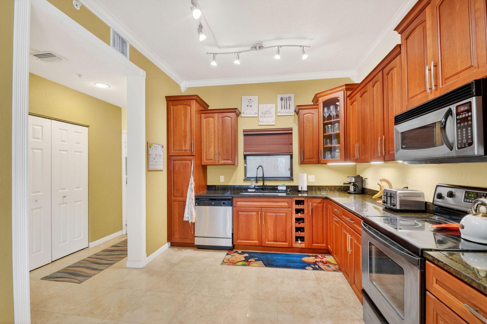 1610 Presidential Way 309, West Palm Beach, FL 33401 — photo 6 of 41