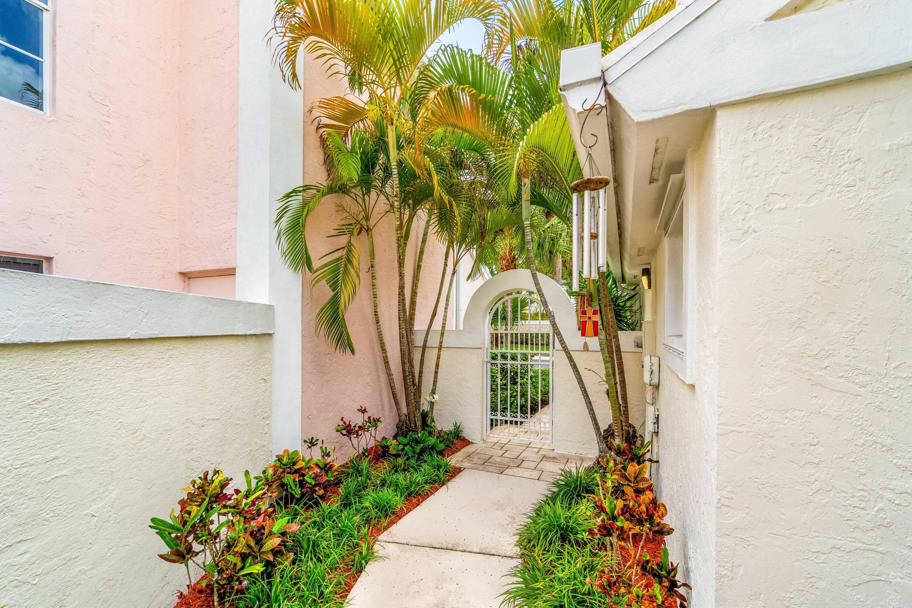 25 Wyndham Lane, Palm Beach Gardens, FL 33418 — photo 4 of 37