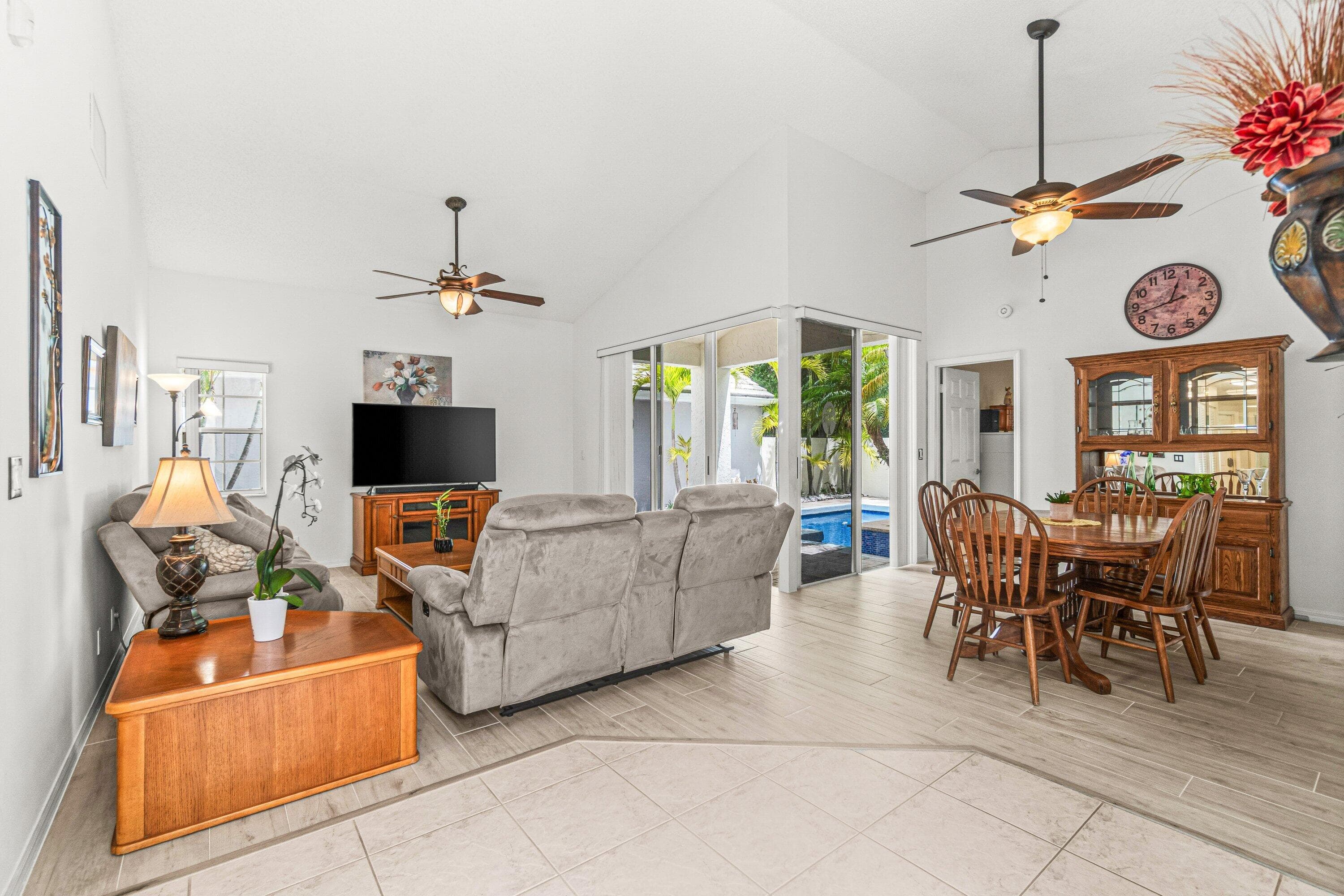 25 Wyndham Lane, Palm Beach Gardens, FL 33418 — photo 6 of 37