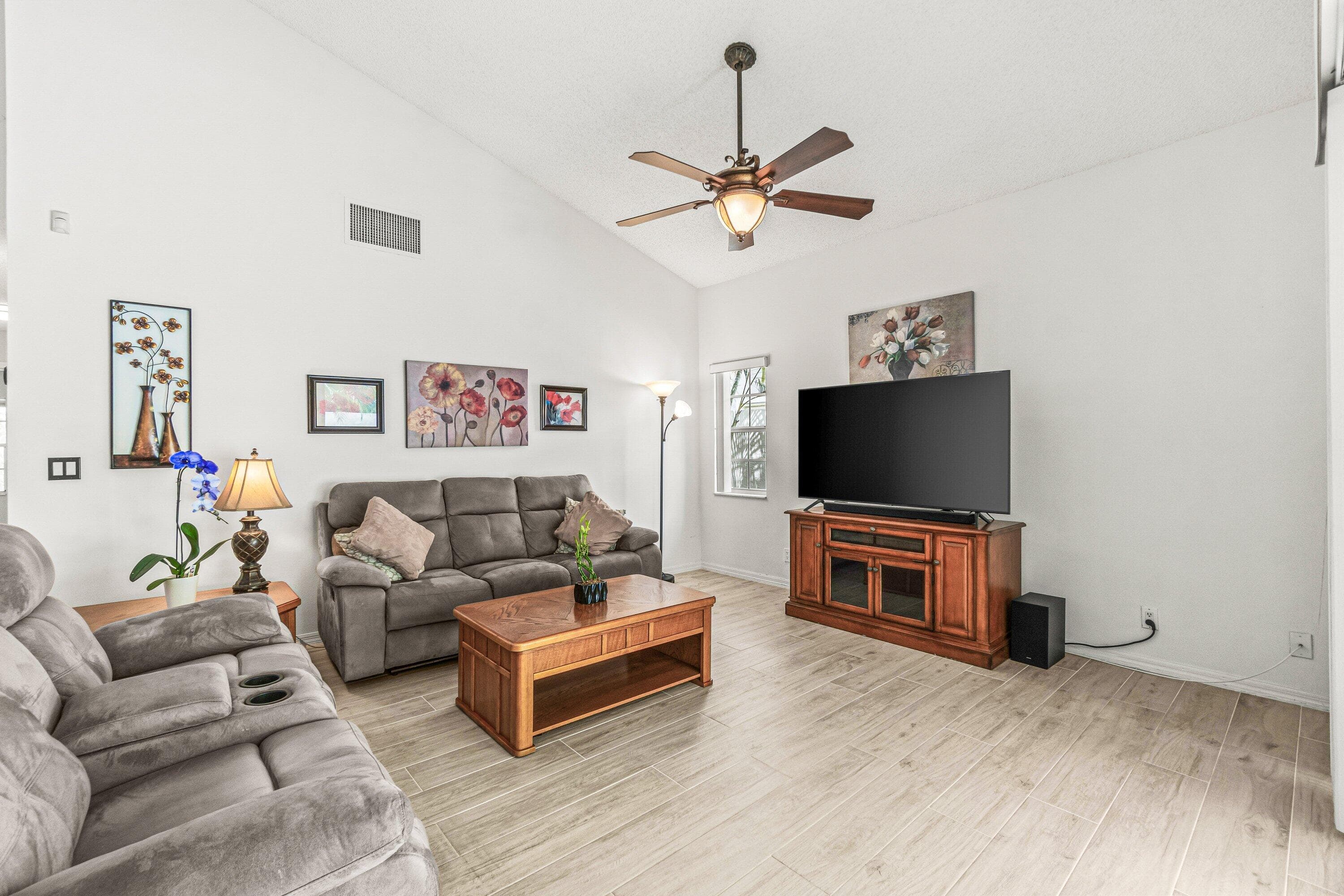 25 Wyndham Lane, Palm Beach Gardens, FL 33418 — photo 11 of 37