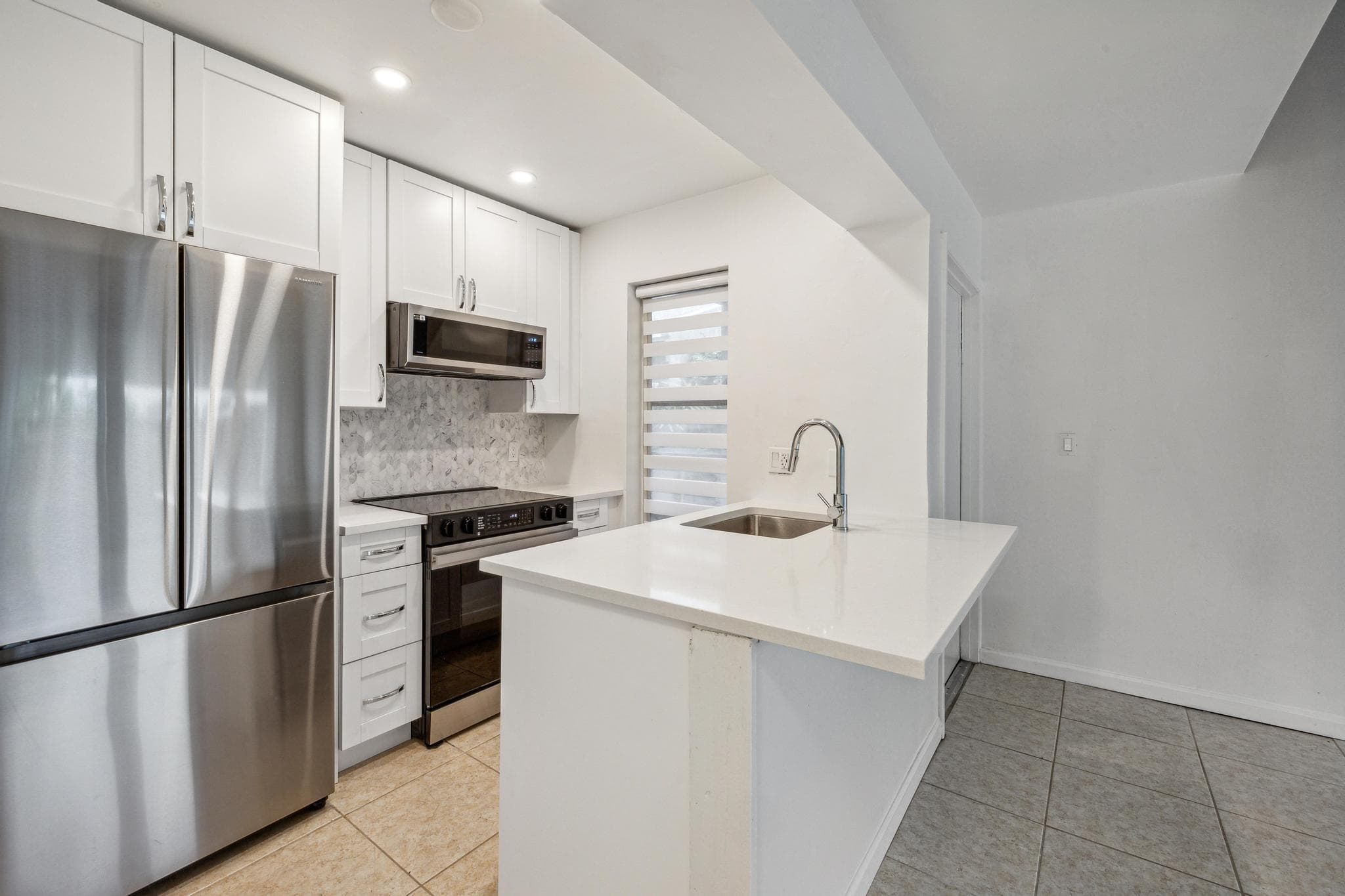 410 SE 13th Street 4, Fort Lauderdale, FL 33316 — photo 4 of 8