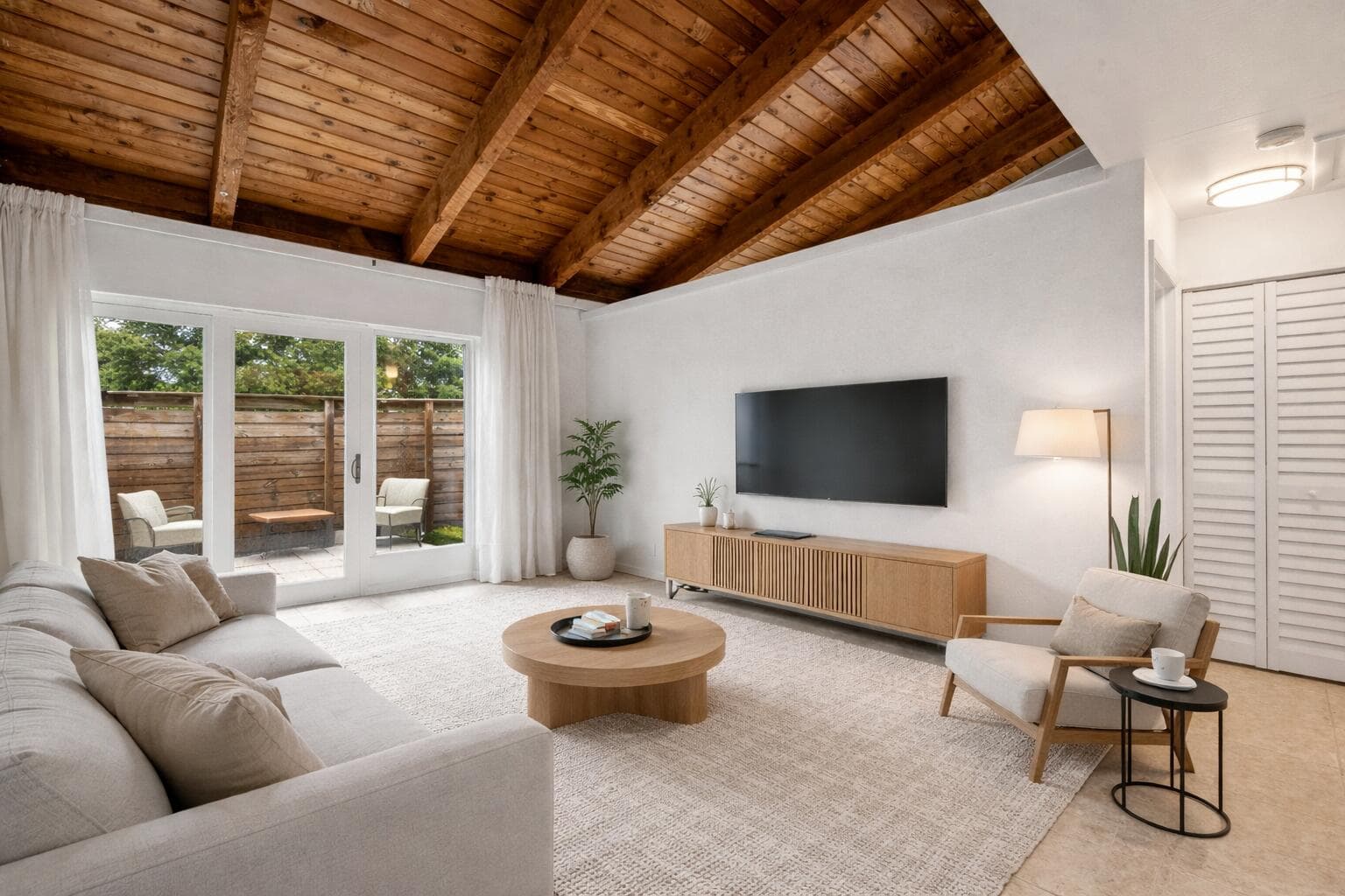 410 SE 13th Street 4, Fort Lauderdale, FL 33316 — photo 1 of 8