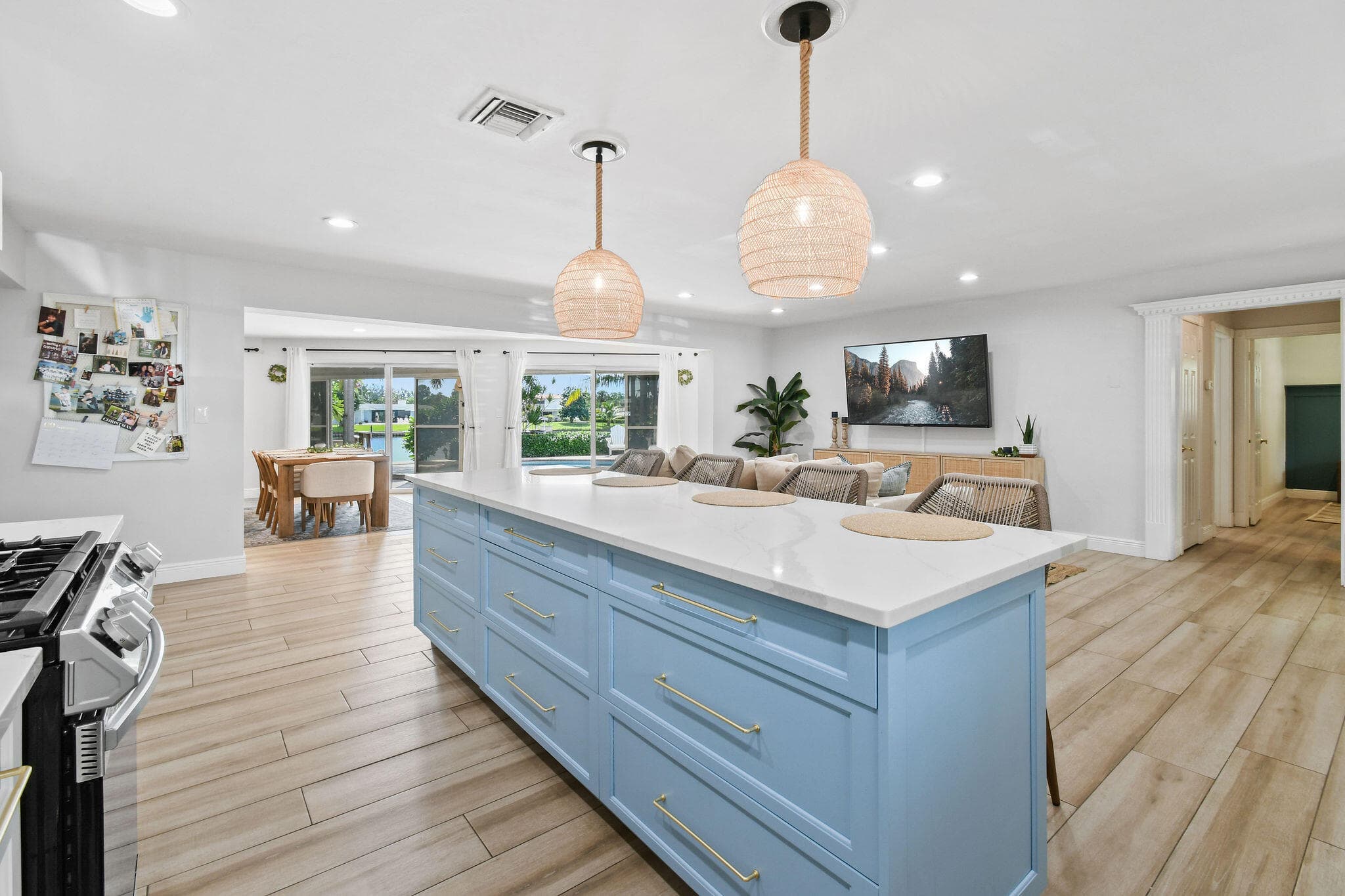 8110 W Lake Drive, West Palm Beach, FL 33406 — photo 13 of 51