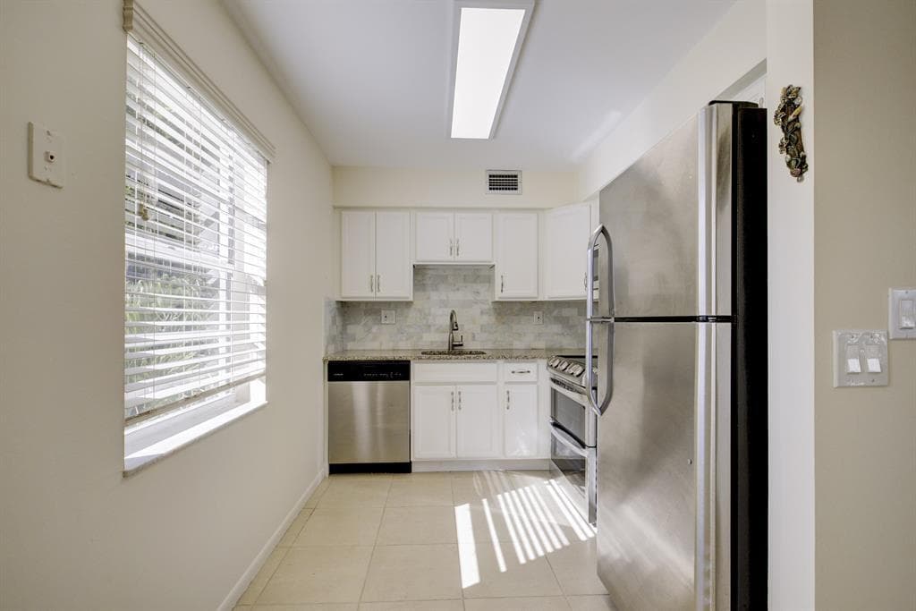 188 Piedmont D 188, Delray Beach, FL 33484 — photo 2 of 24
