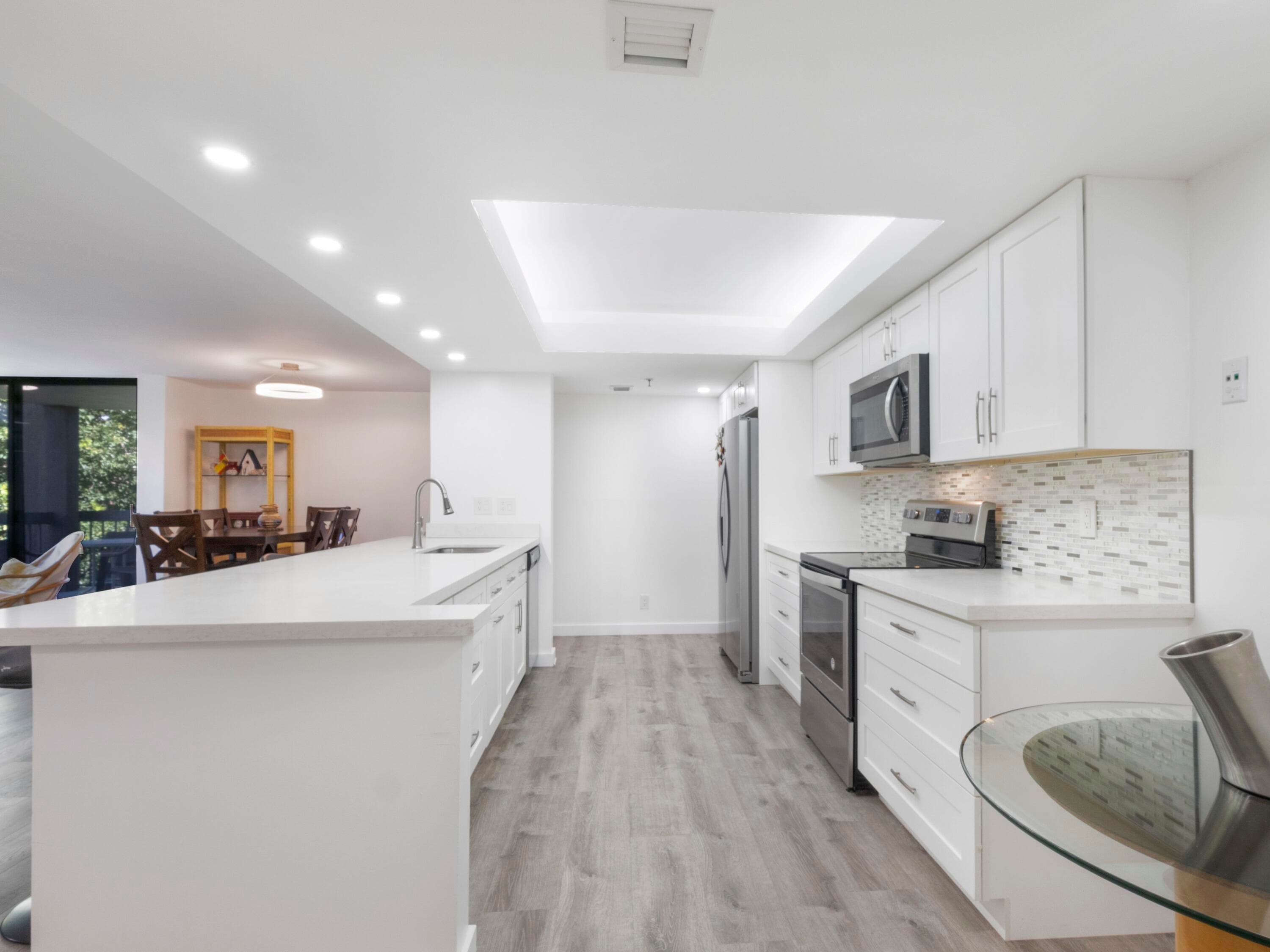 955 Egret Circle 402, Delray Beach, FL 33444 — photo 5 of 45
