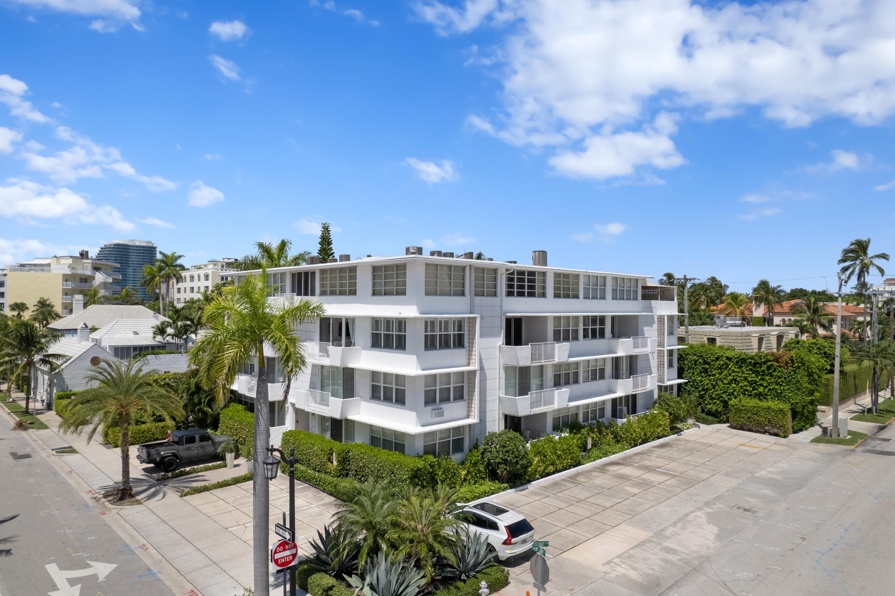 401 Peruvian Avenue 3020, Palm Beach, FL 33480 — photo 1 of 8