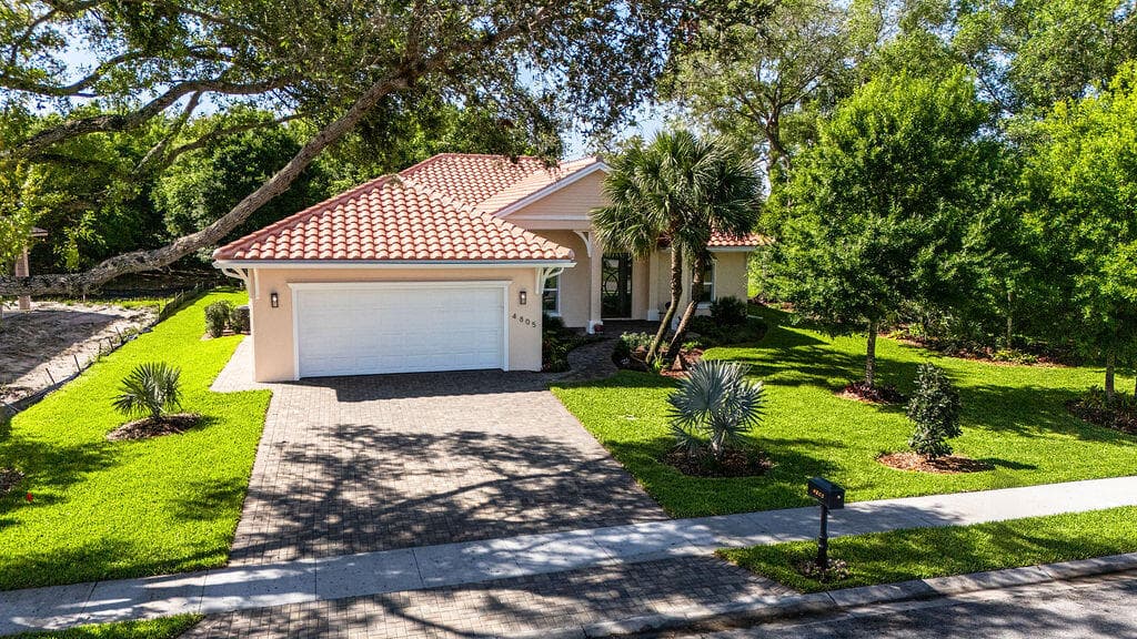 4805 66th Lane, Vero Beach, FL 32967 — photo 1 of 40