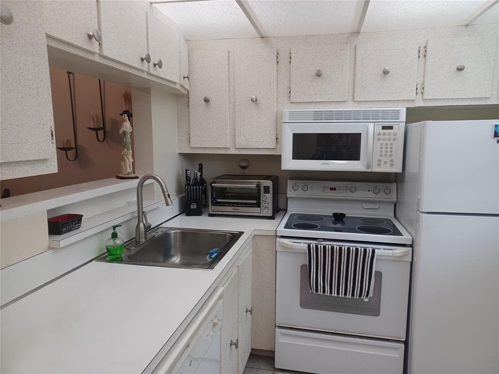 1391 S Ocean Boulevard 105, Pompano Beach, FL 33062 — photo 3 of 17
