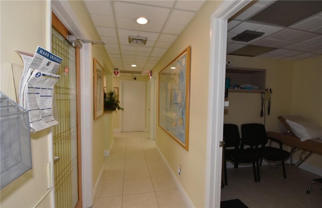 1820 E Commercial Boulevard, Fort Lauderdale, FL 33308 — photo 7 of 36