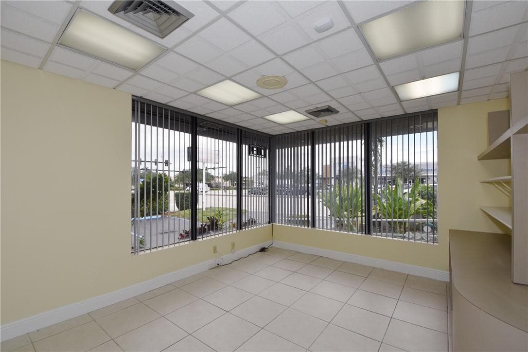 1820 E Commercial Boulevard, Fort Lauderdale, FL 33308 — photo 11 of 36