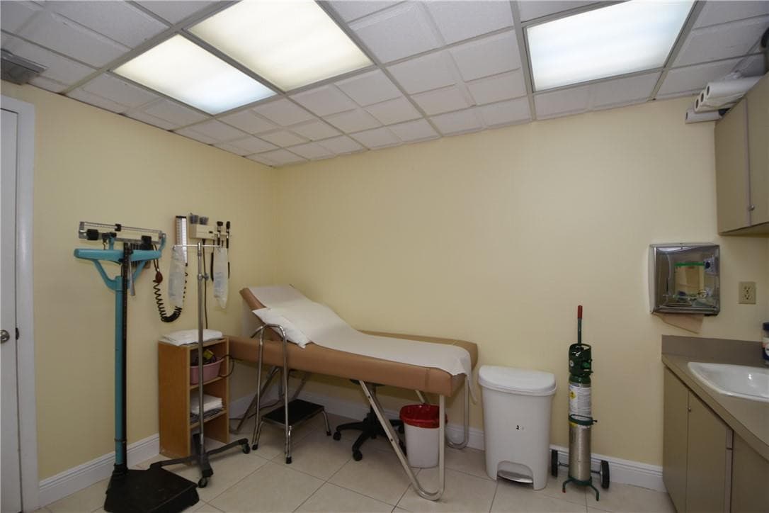 1820 E Commercial Boulevard, Fort Lauderdale, FL 33308 — photo 18 of 36