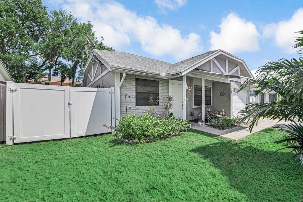 23428 Country Club Drive E, Boca Raton, FL 33428 — photo 4 of 32