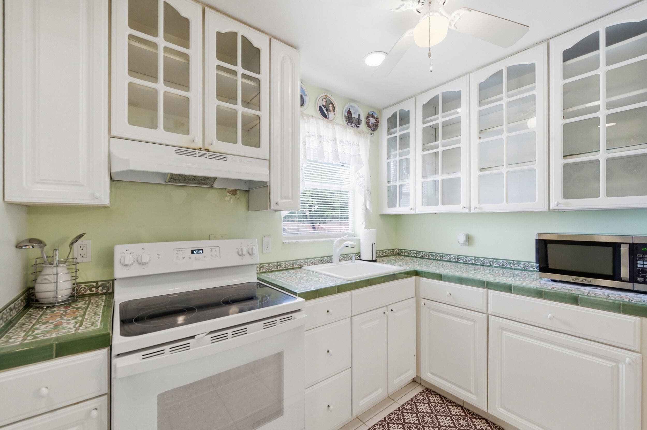 112 Lake Anne Drive, West Palm Beach, FL 33411 — photo 2 of 24