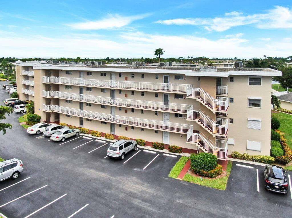 Condominium in Lake Worth — photo 1 of 30