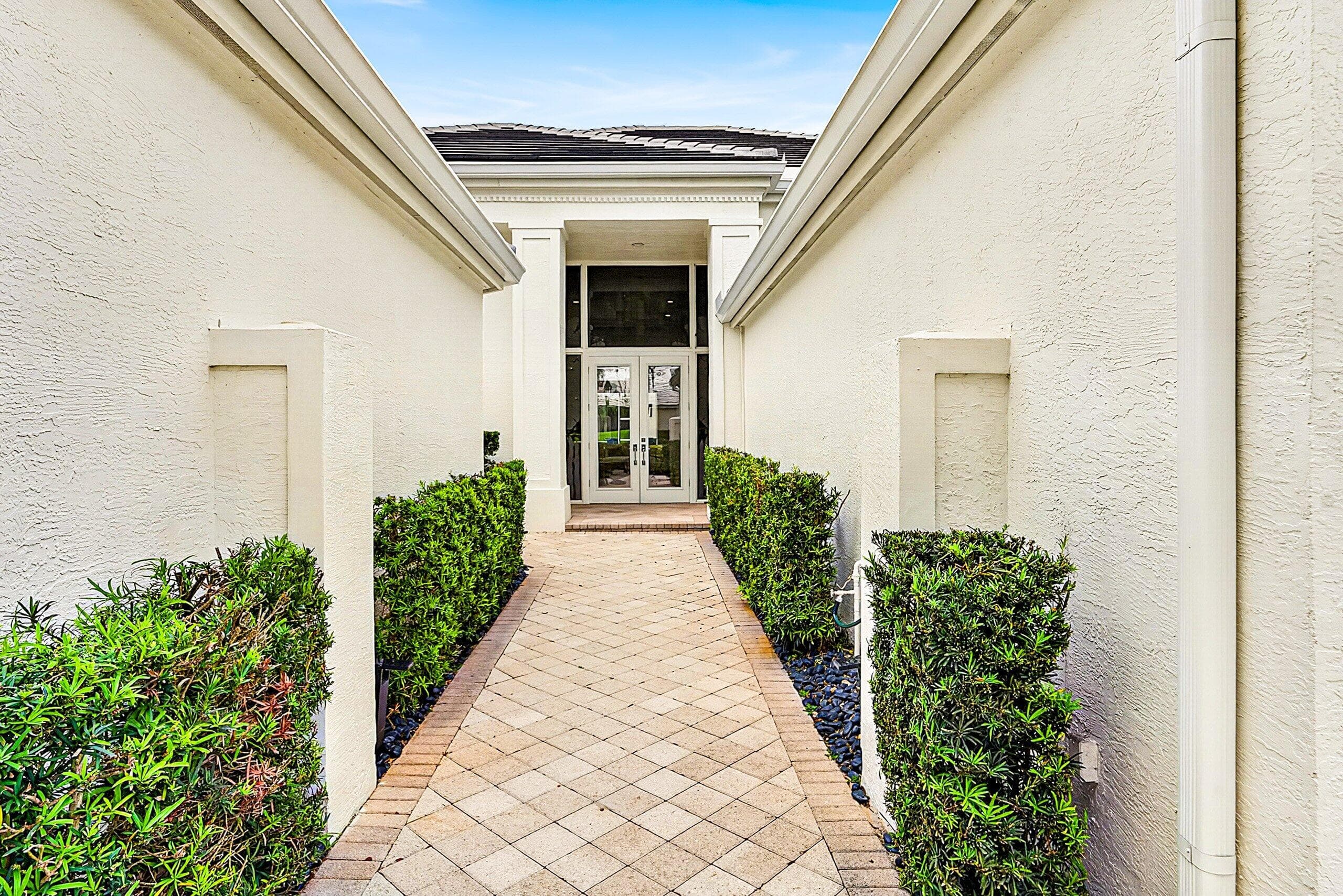 1128 Crystal Drive, Palm Beach Gardens, FL 33418 — photo 3 of 47