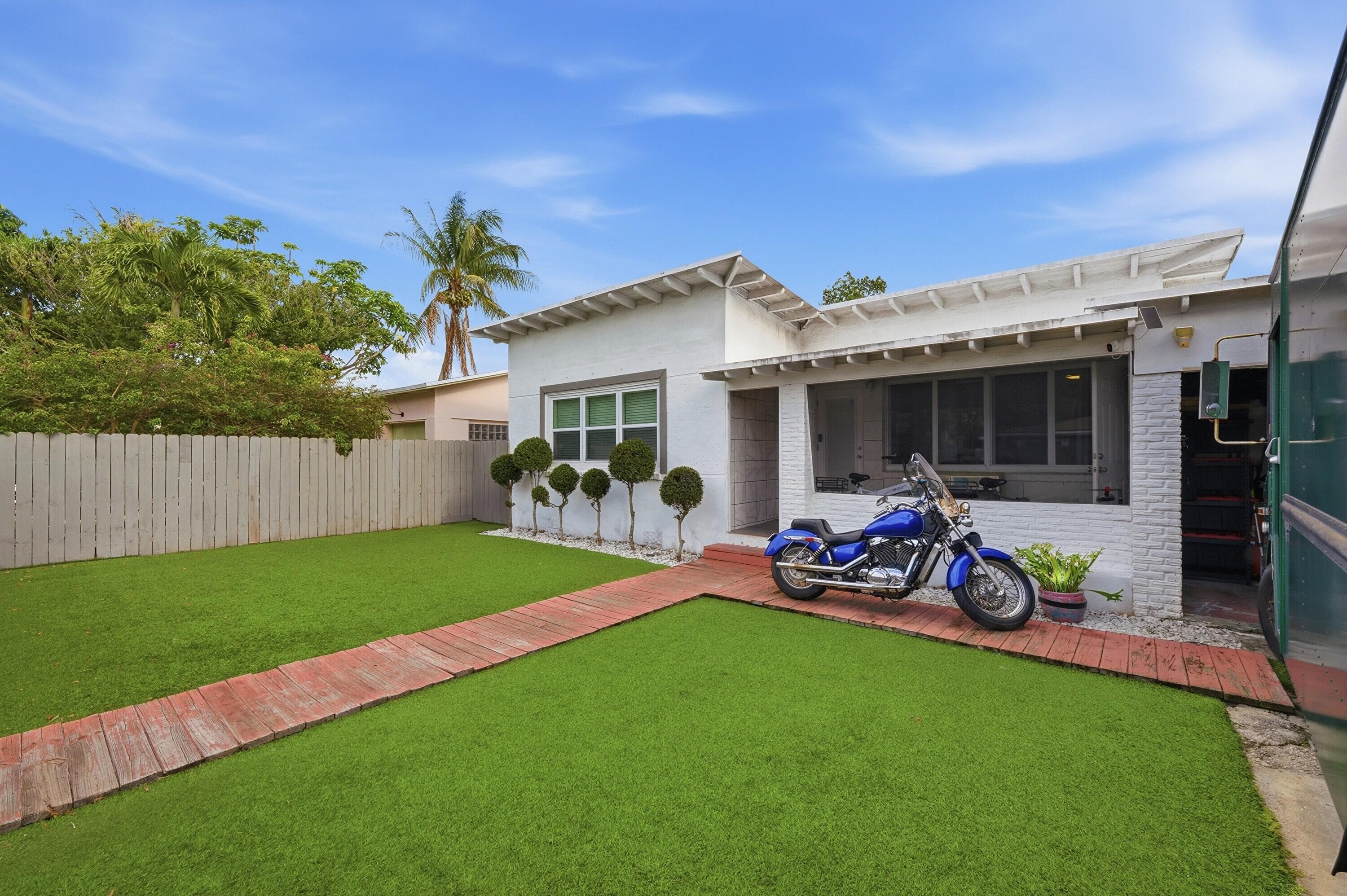 516 SW 15th Street 1-1, Fort Lauderdale, FL 33315 — photo 1 of 37