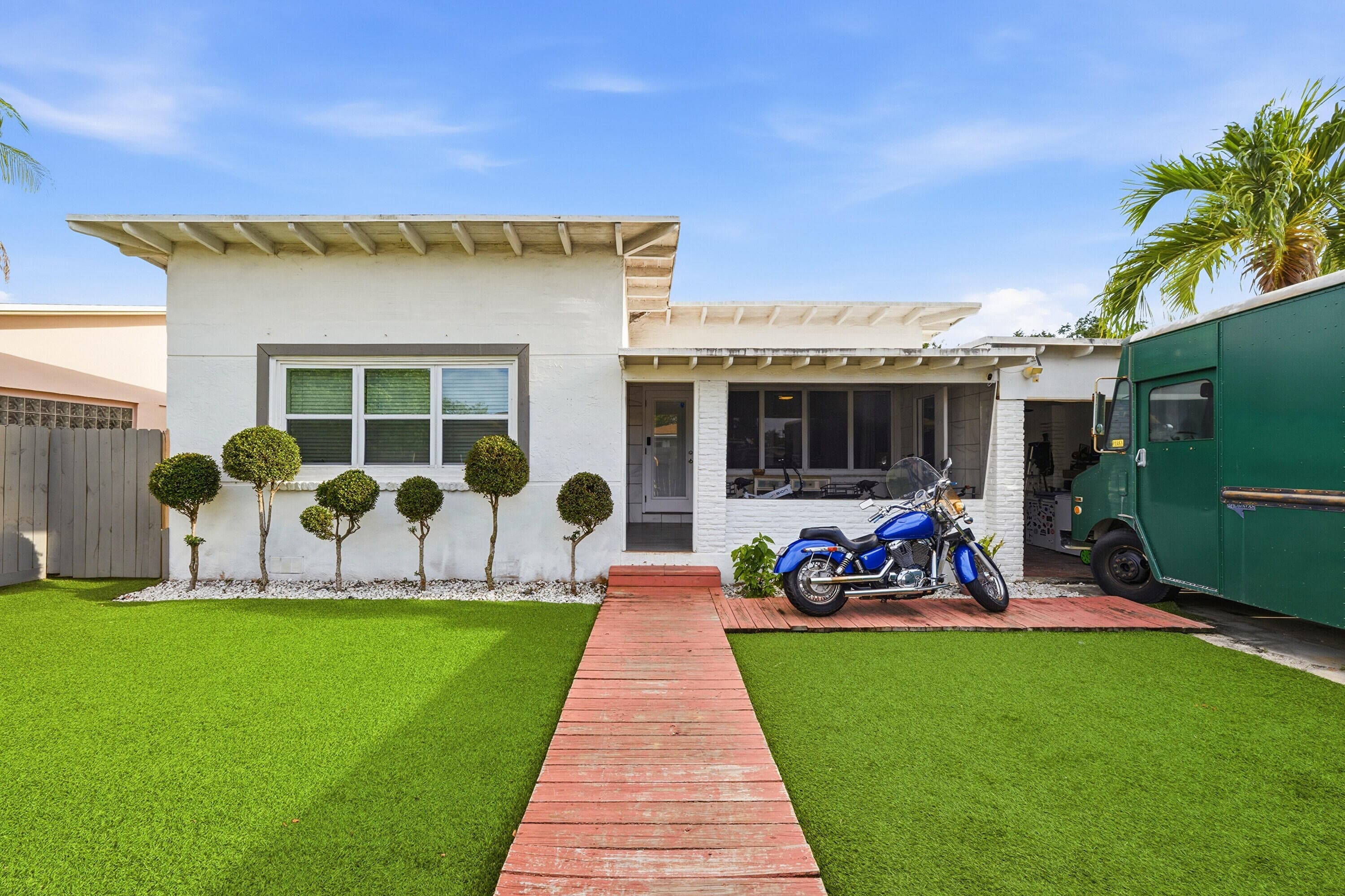 516 SW 15th Street 1-1, Fort Lauderdale, FL 33315 — photo 2 of 37