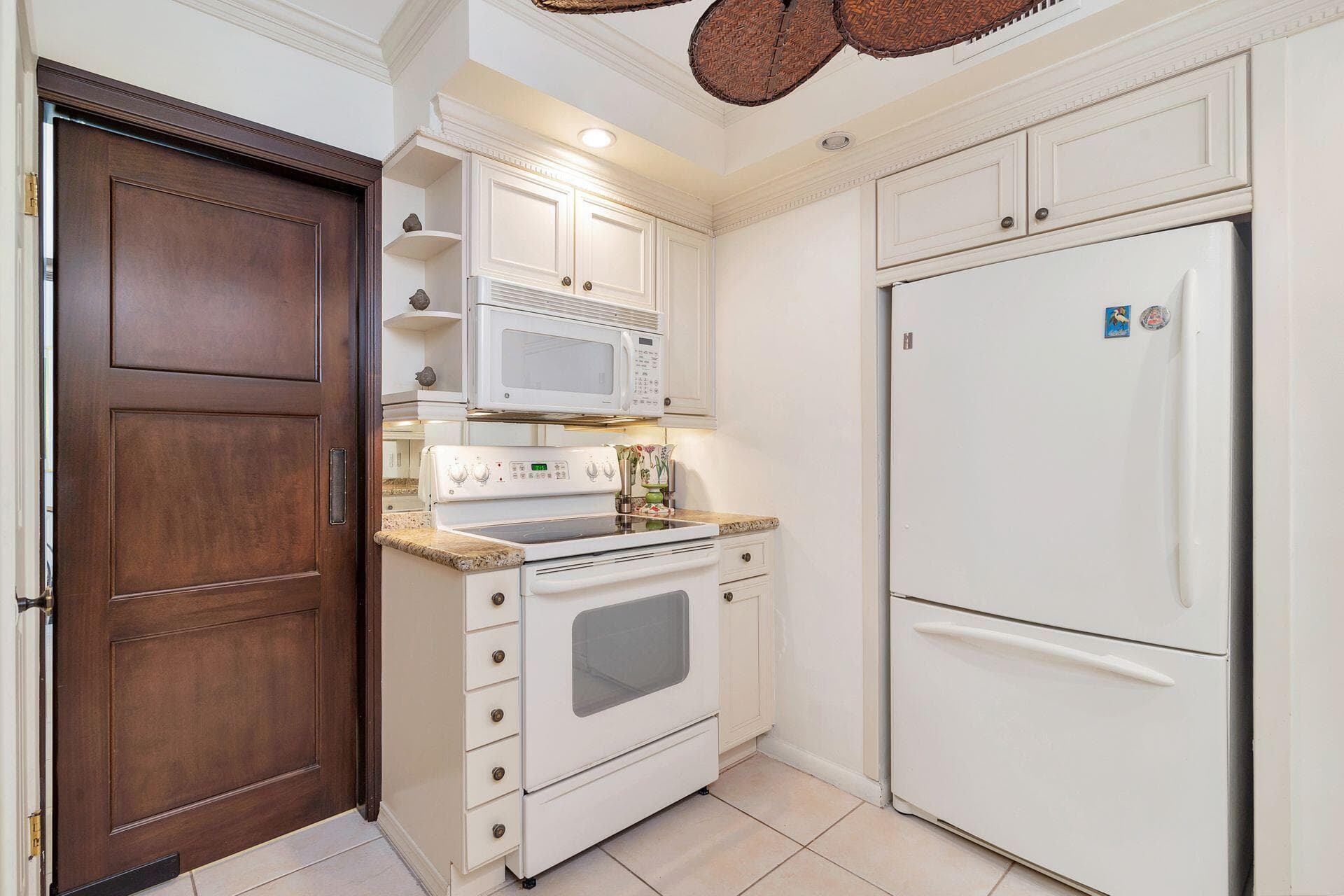 170 N Ocean Boulevard 409, Palm Beach, FL 33480 — photo 11 of 37