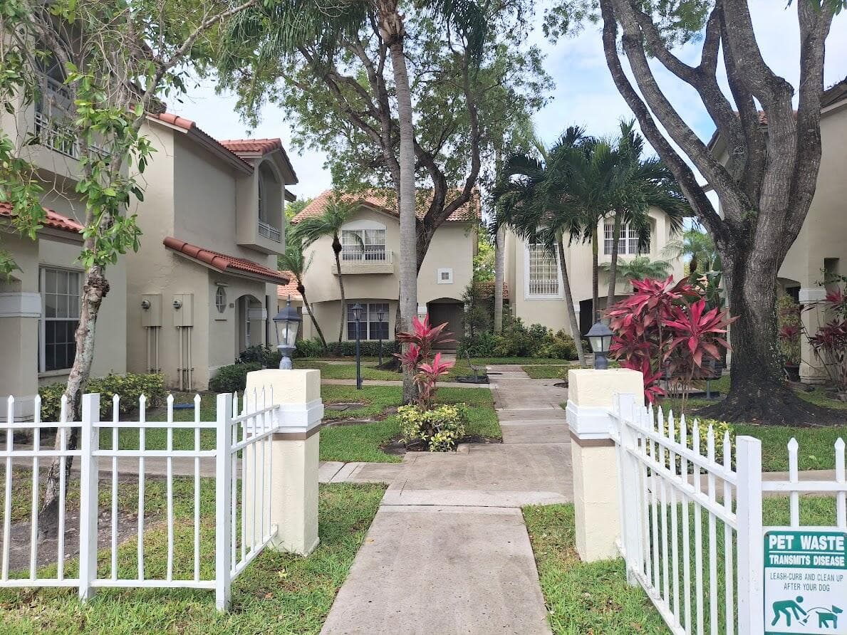 408 NW 108th Terrace NW 408, Pembroke Pines, FL 33026 — photo 2 of 22