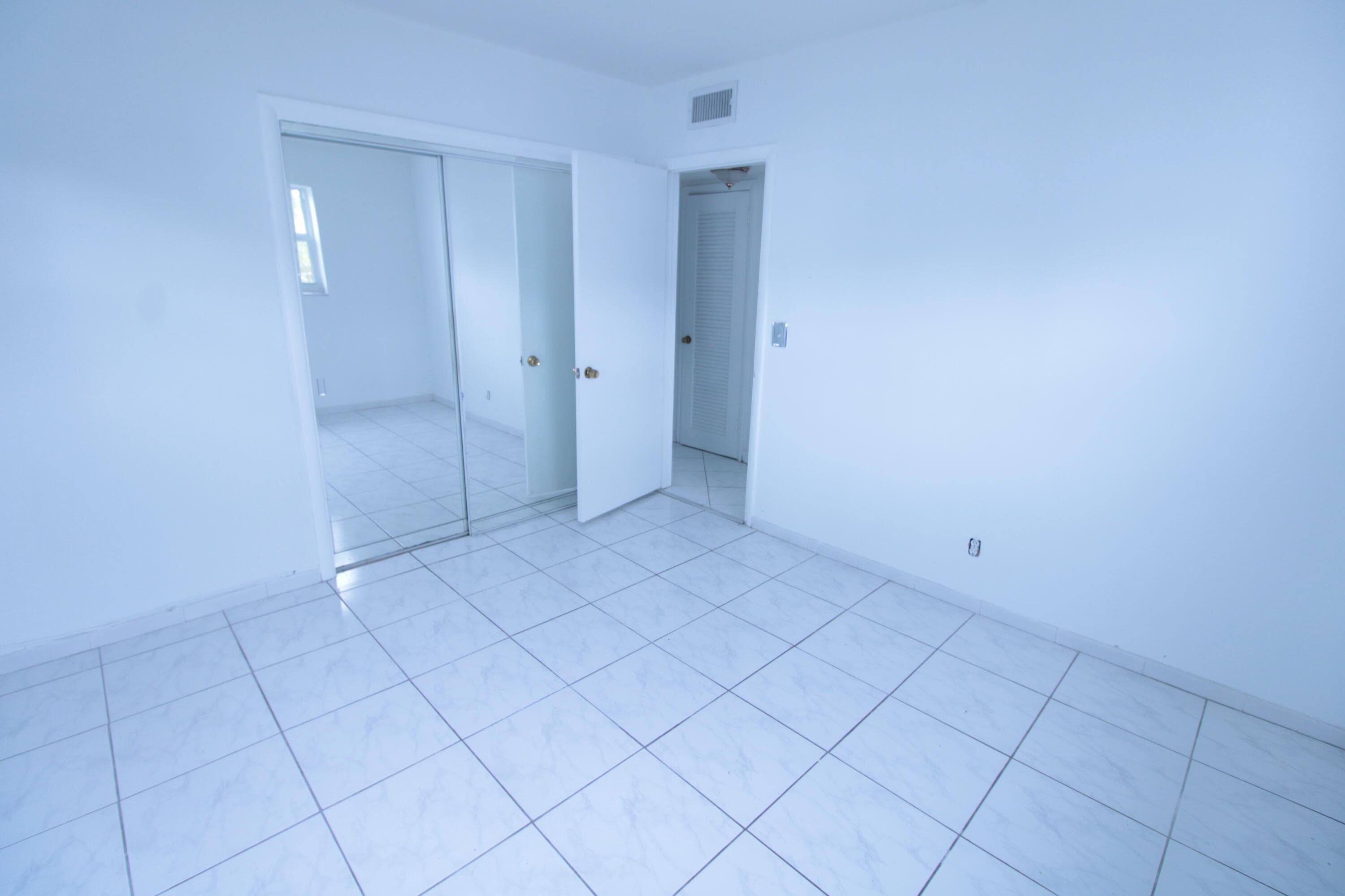 465 Paradise Isle Boulevard 110, Hallandale Beach, FL 33009 — photo 9 of 26