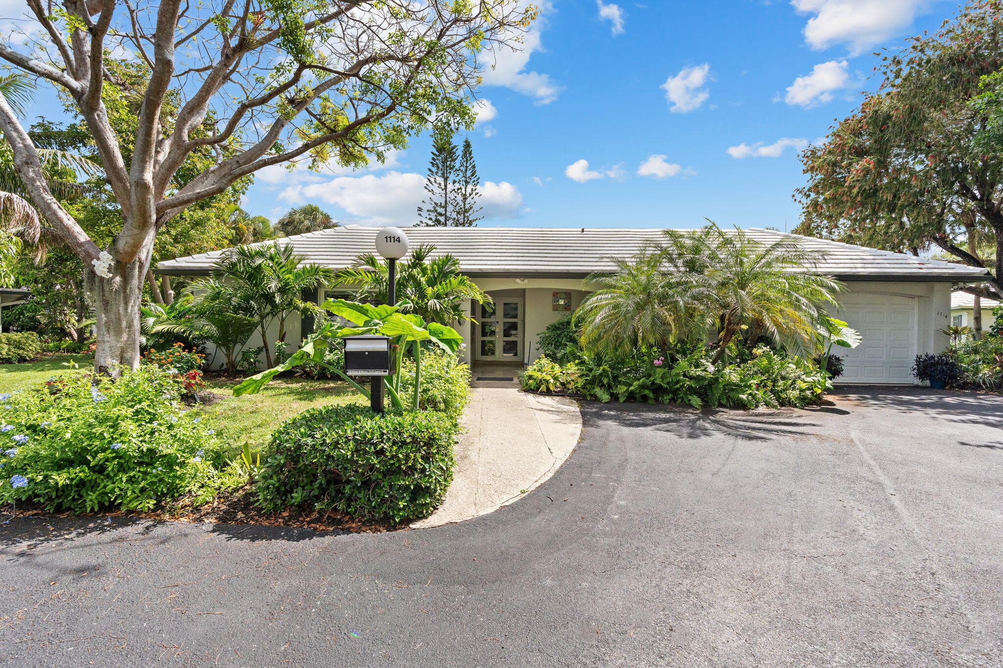 1114 W Cypress Drive V-8, Pompano Beach, FL 33069 — photo 1 of 56