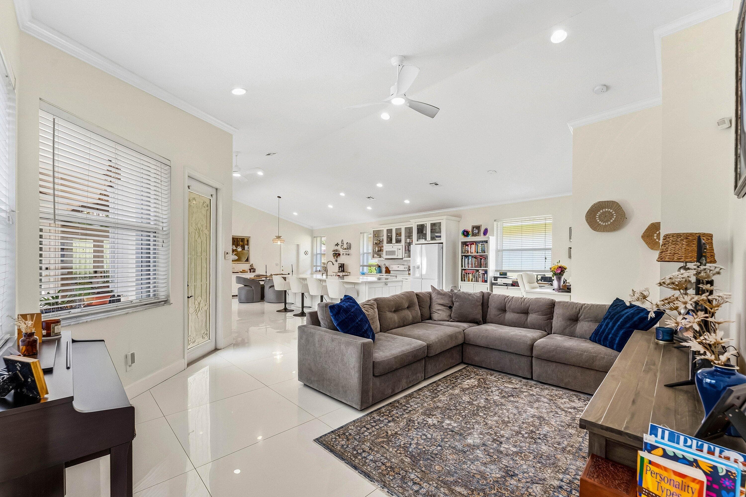 104 Hidden Hollow, Palm Beach Gardens, FL 33418 — photo 15 of 39
