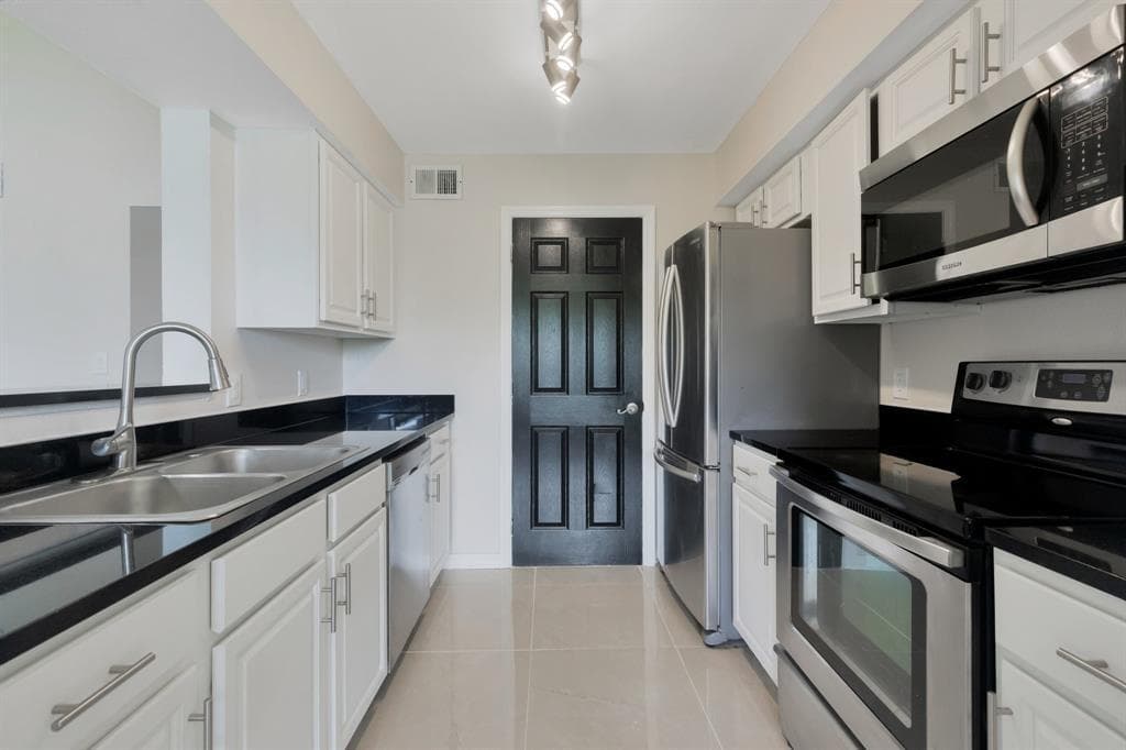 2627 NW 33rd Street 2213, Oakland Park, FL 33309 — photo 8 of 29