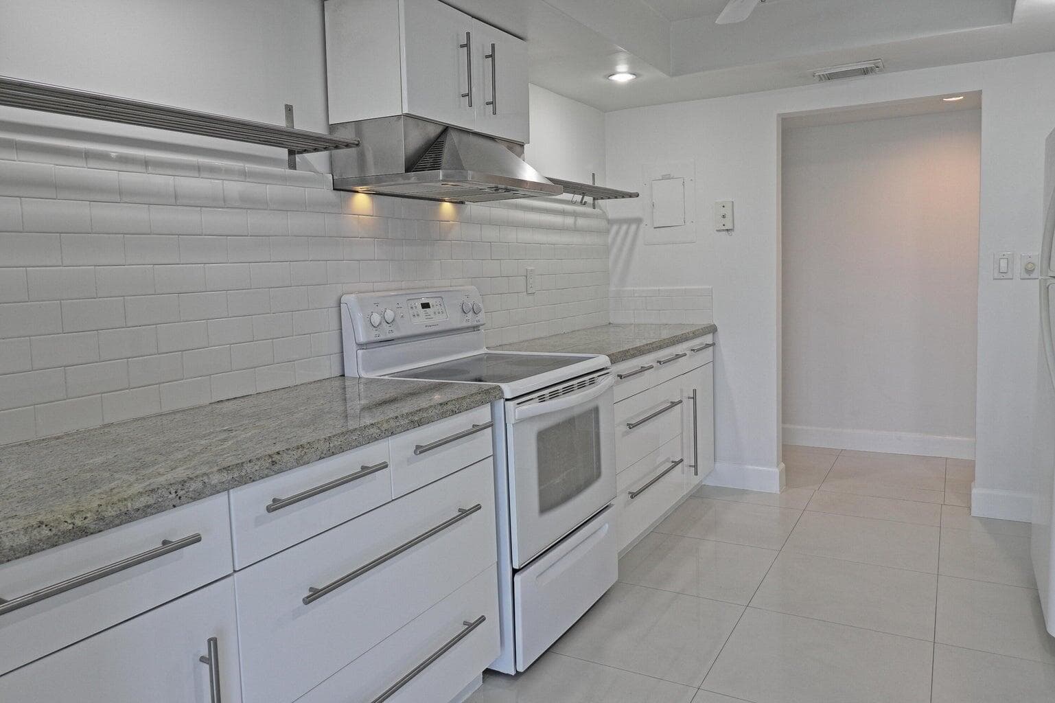 800 Parkview Drive 602, Hallandale Beach, FL 33009 — photo 10 of 27