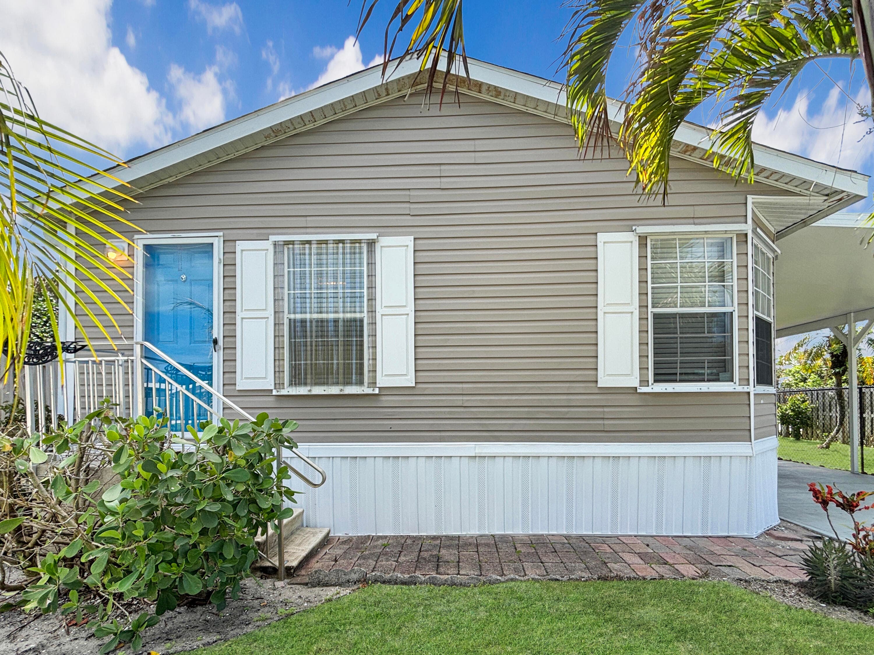 7568 SE Swan Avenue, Hobe Sound, FL 33455 — photo