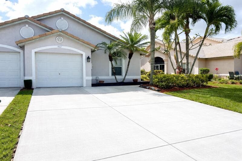 10614 Lake Shore Drive, Wellington, FL 33414 — photo 1 of 48