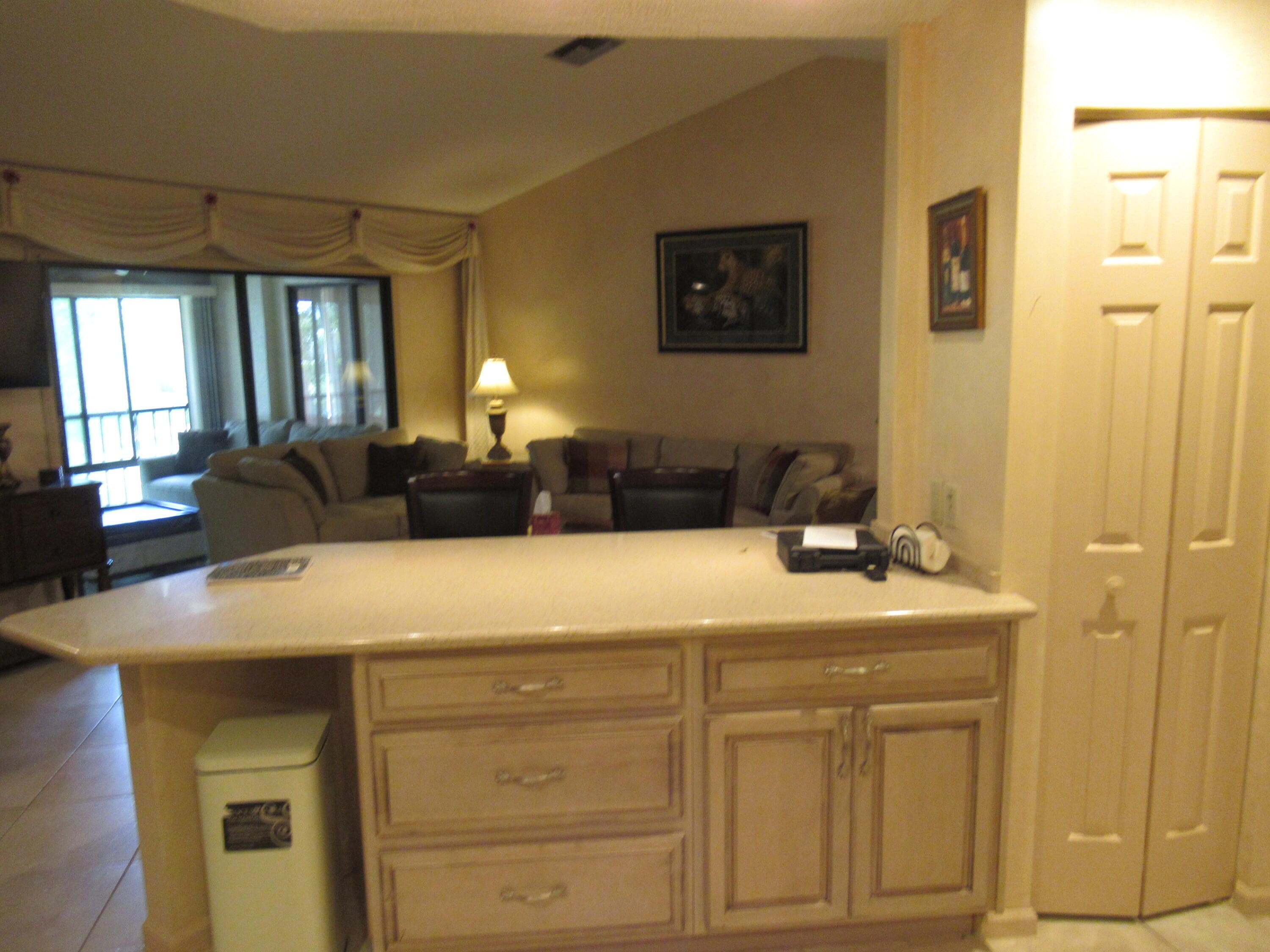 4 Lexington Lane E F, Palm Beach Gardens, FL 33418 — photo 3 of 13